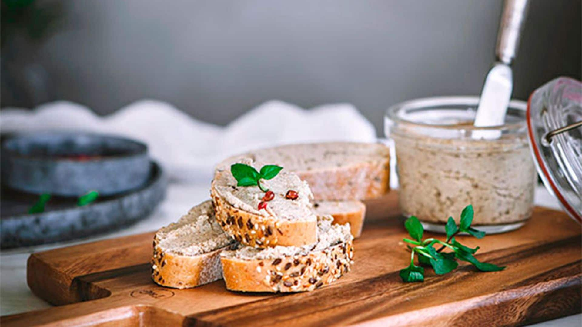 Paté de tofu ahumado con champiñones y avellanas