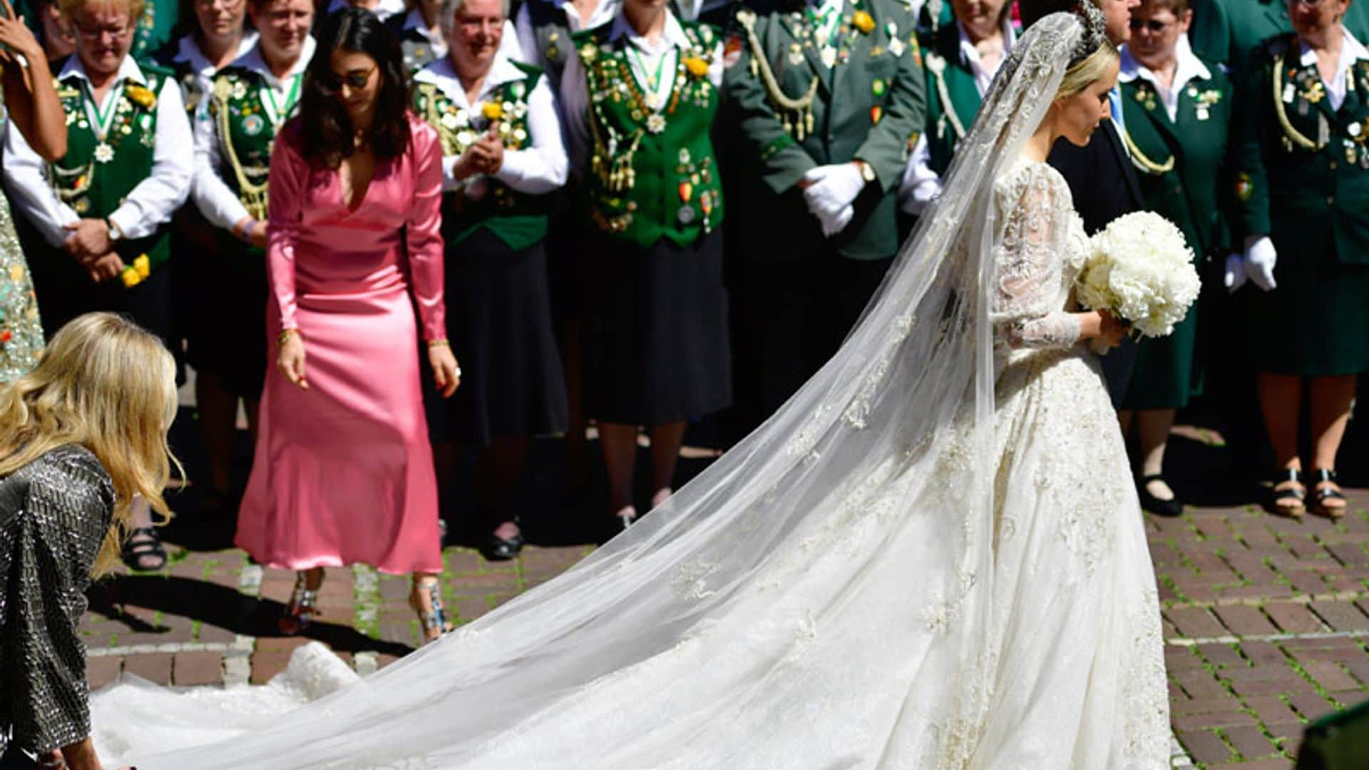 De la sobriedad a la majestuosidad: Así han sido los tres vestidos de novia que ha lucido Ekaterina