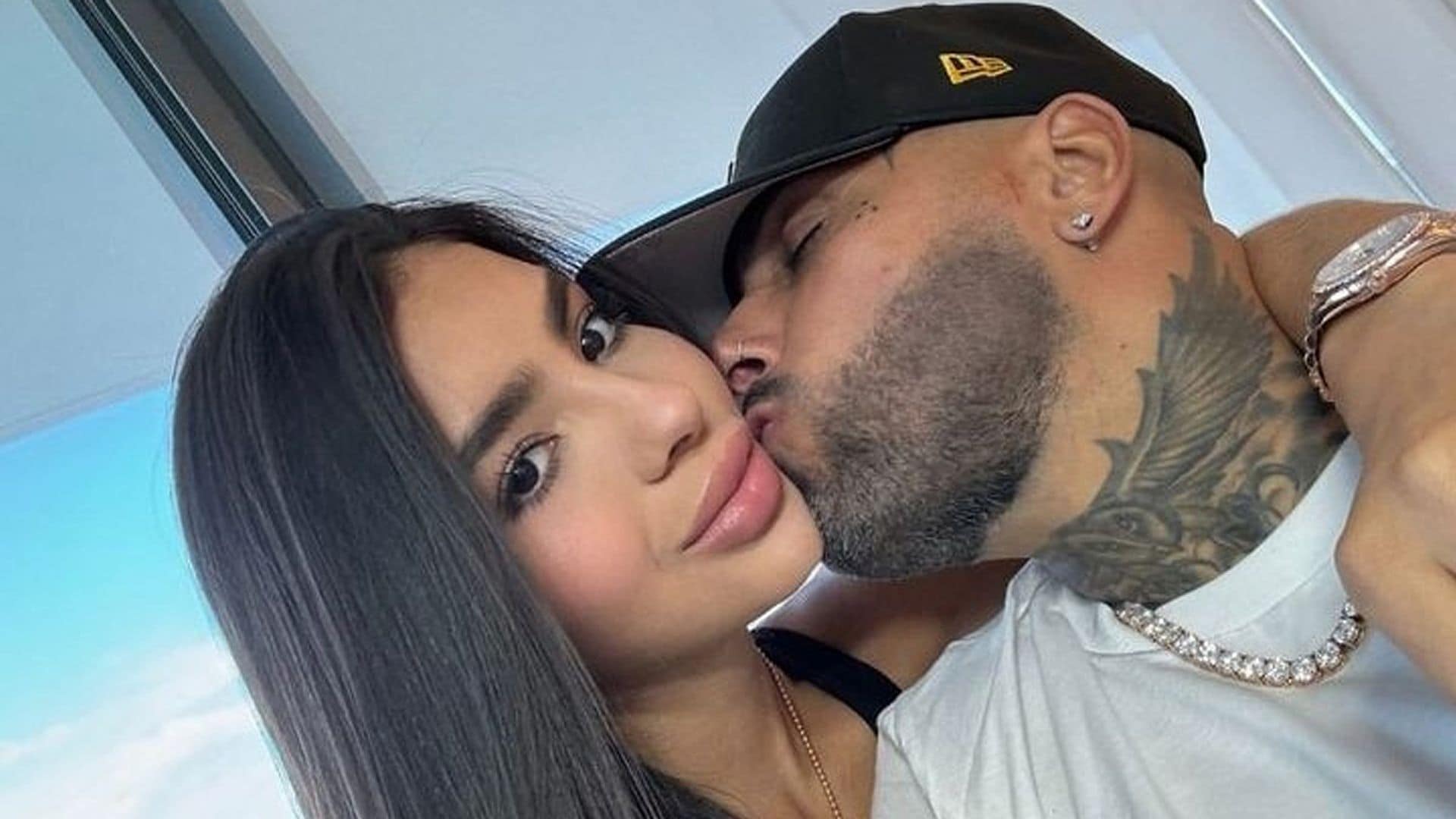 Nicky Jam confirma boda con Juana Valentina y presume los impresionantes anillos de su unión