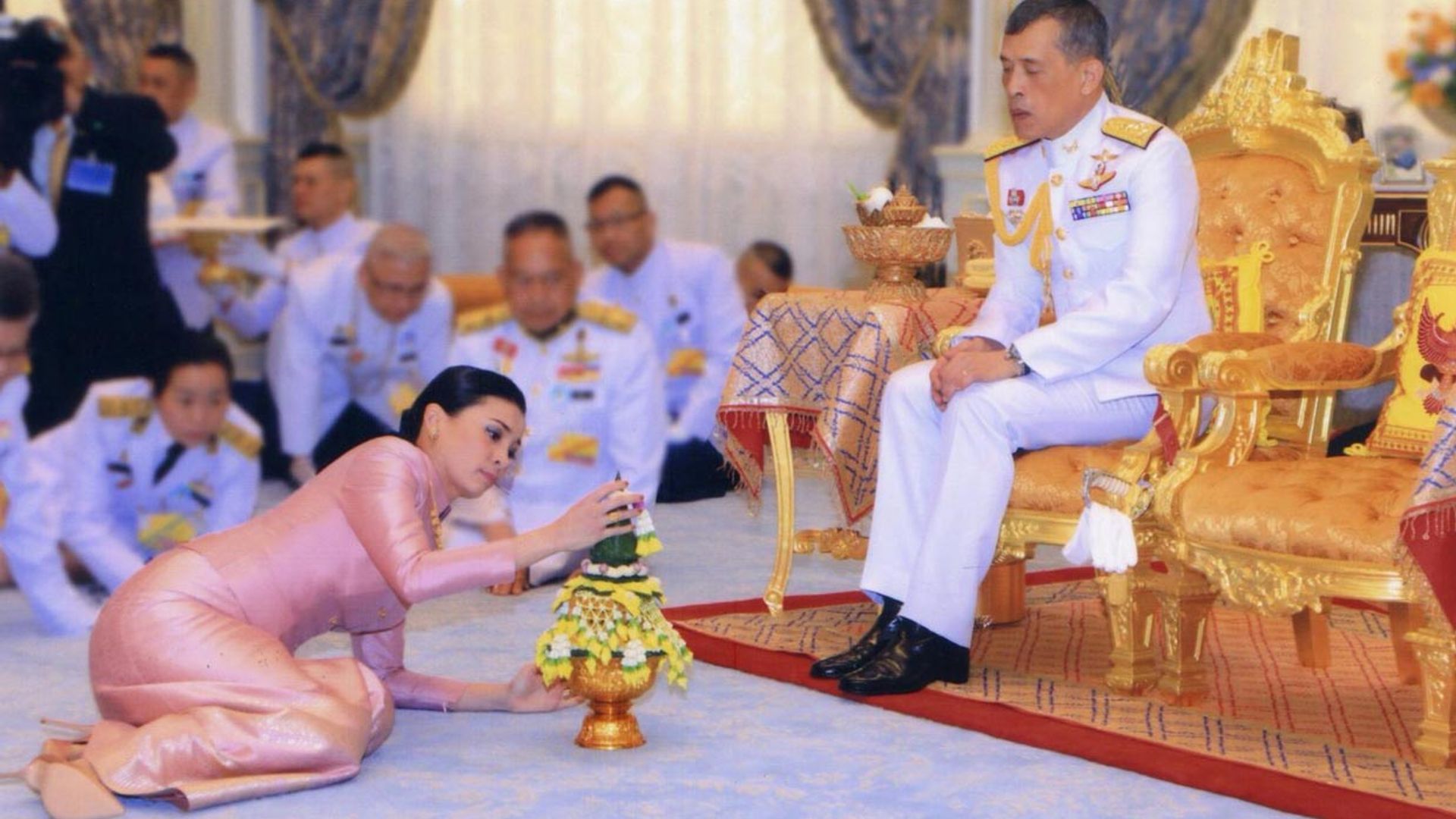 Así ha sido el sorprendente enlace del Rey de Tailandia con la general Suthida