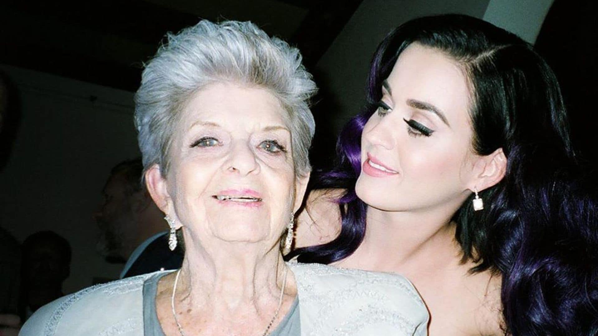 En medio de su embarazo, Katy Perry sufre la pérdida de su abuela