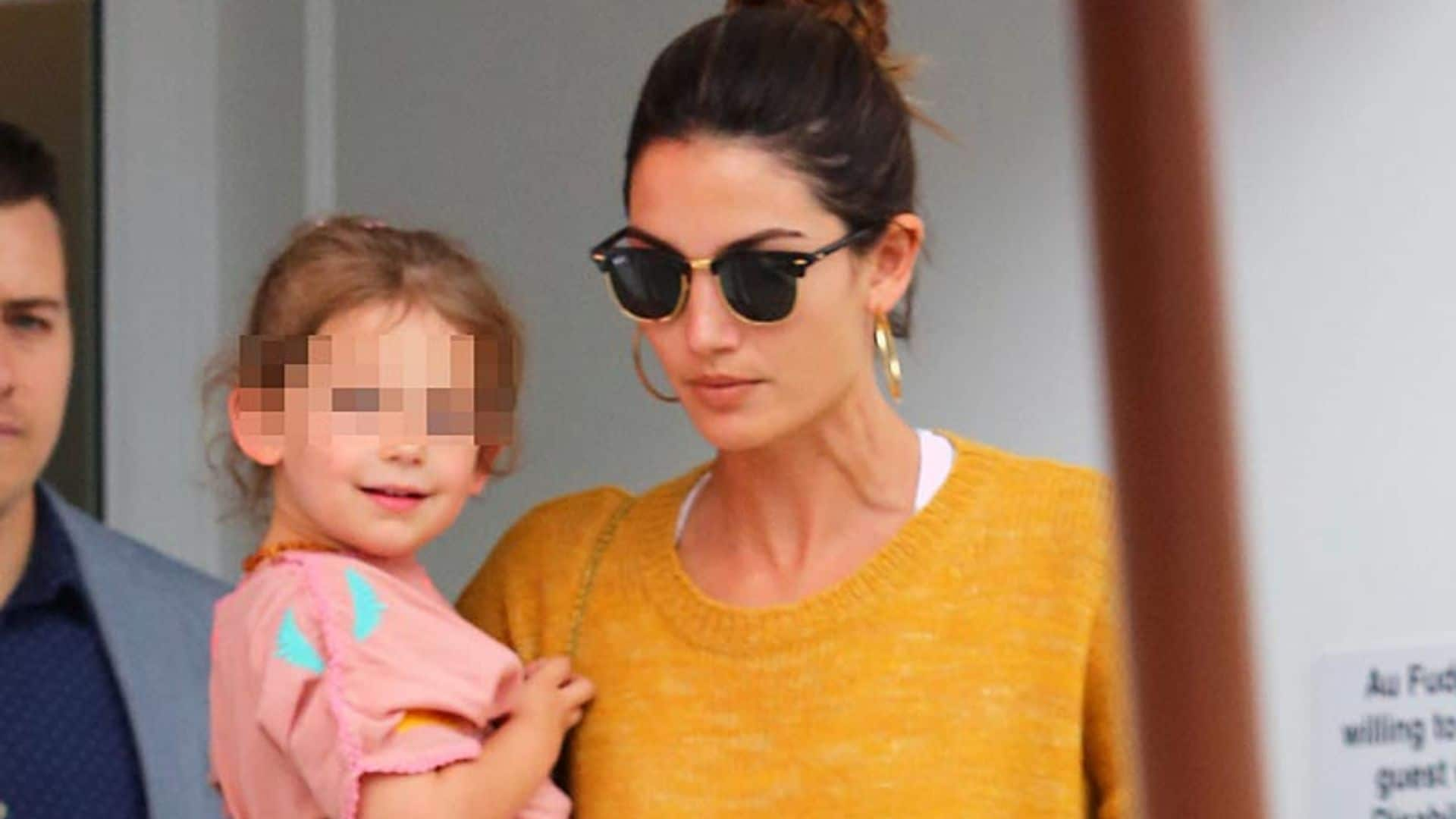 Lily Aldridge, una ‘top mamá’, de paseo con su ‘mini-yo’, su hija Dixie Pearl