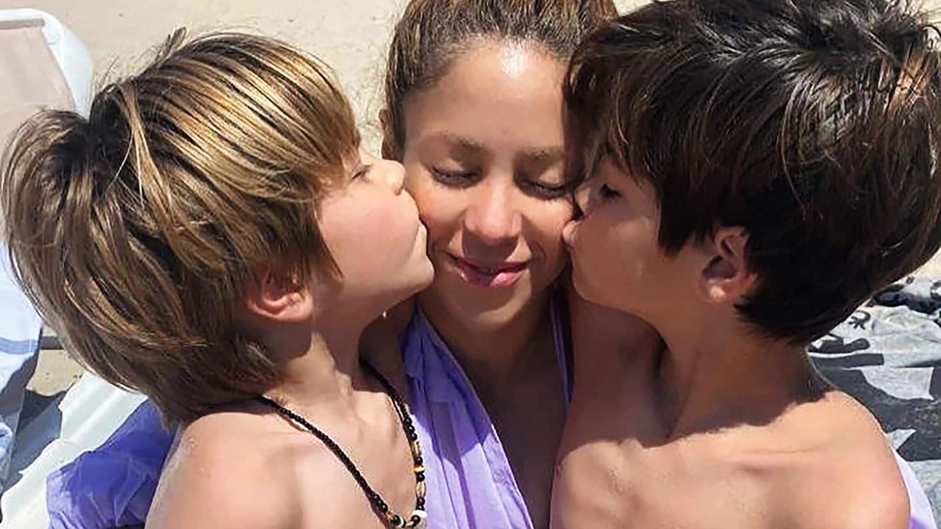 shakira y sus hijos hola 4071