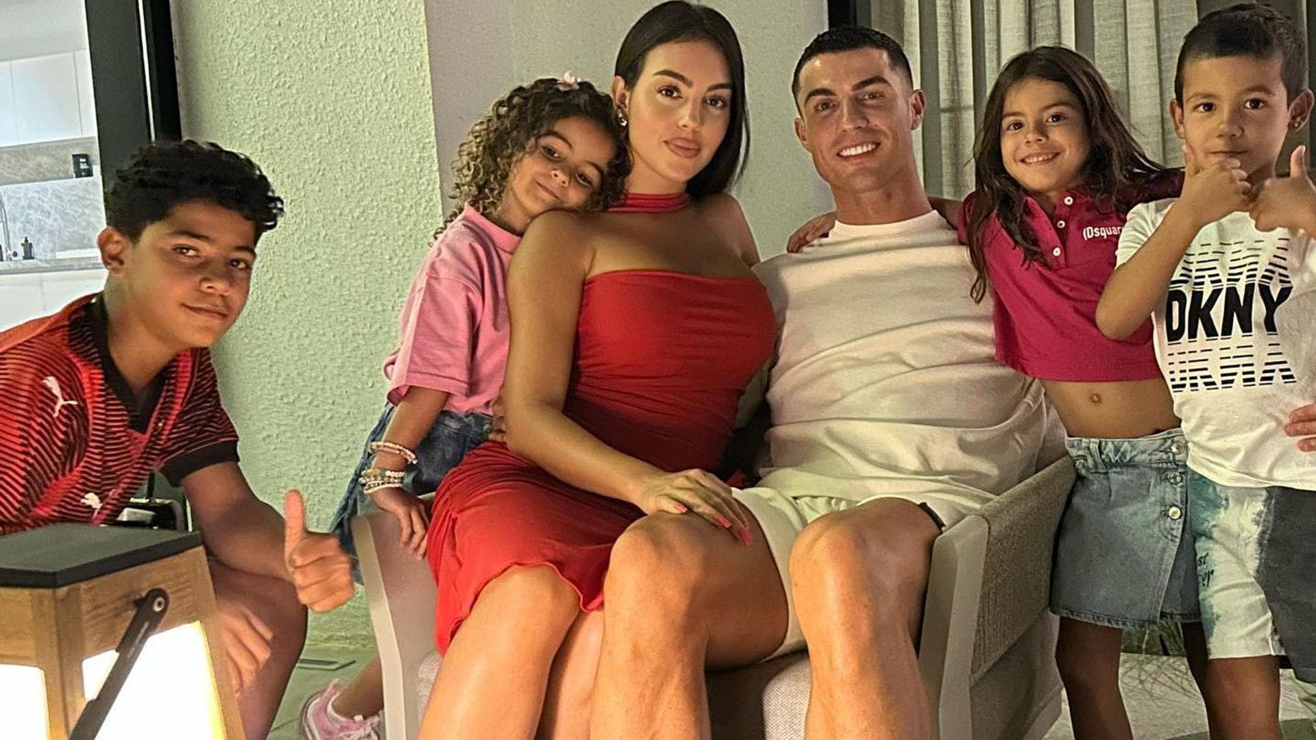 Cristiano Ronaldo celebra su nuevo título junto a Georgina Rodríguez y sus hijos