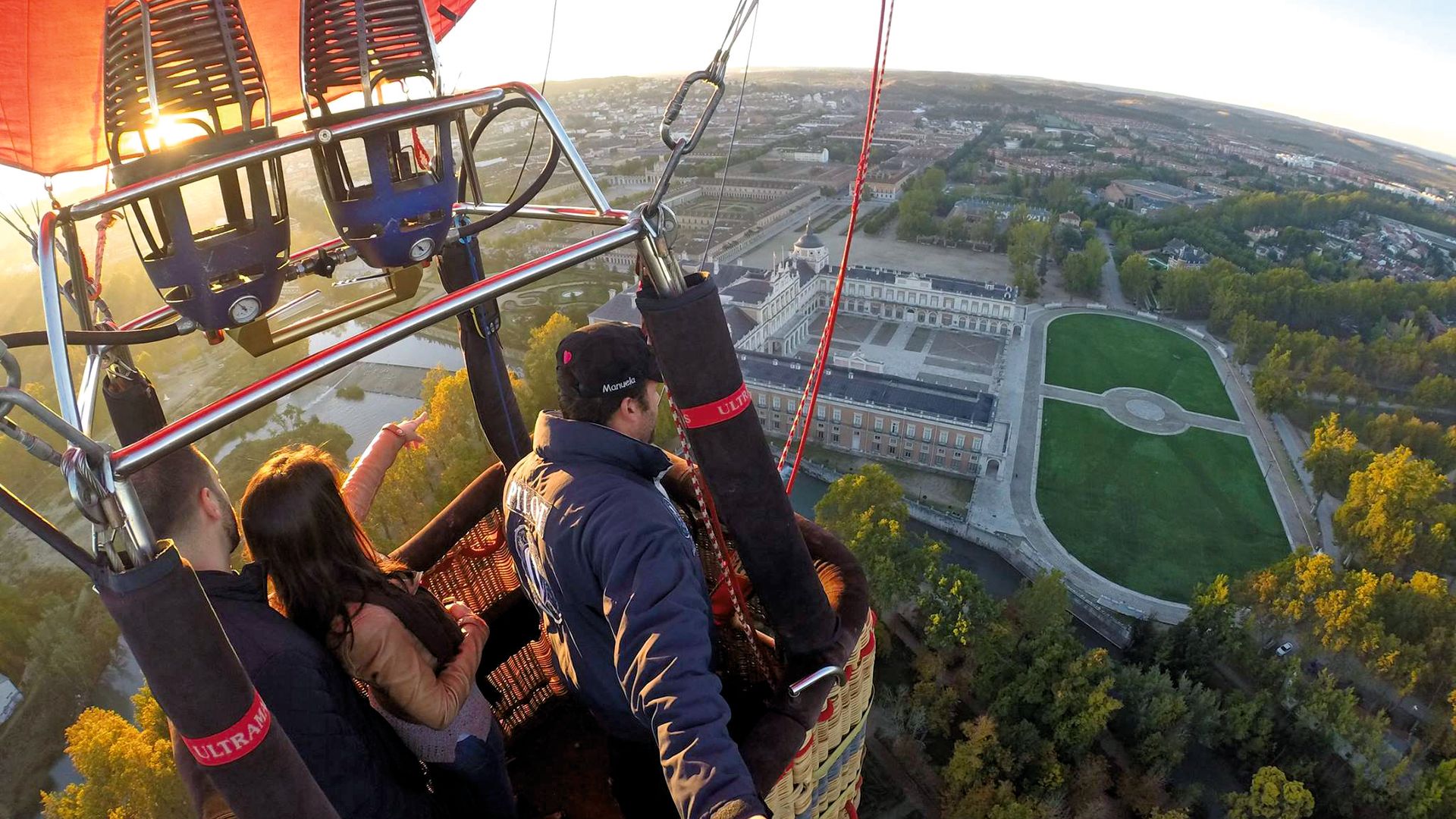 VUELO PRIVADO  Un globo para dos sobrevolando Madrid  