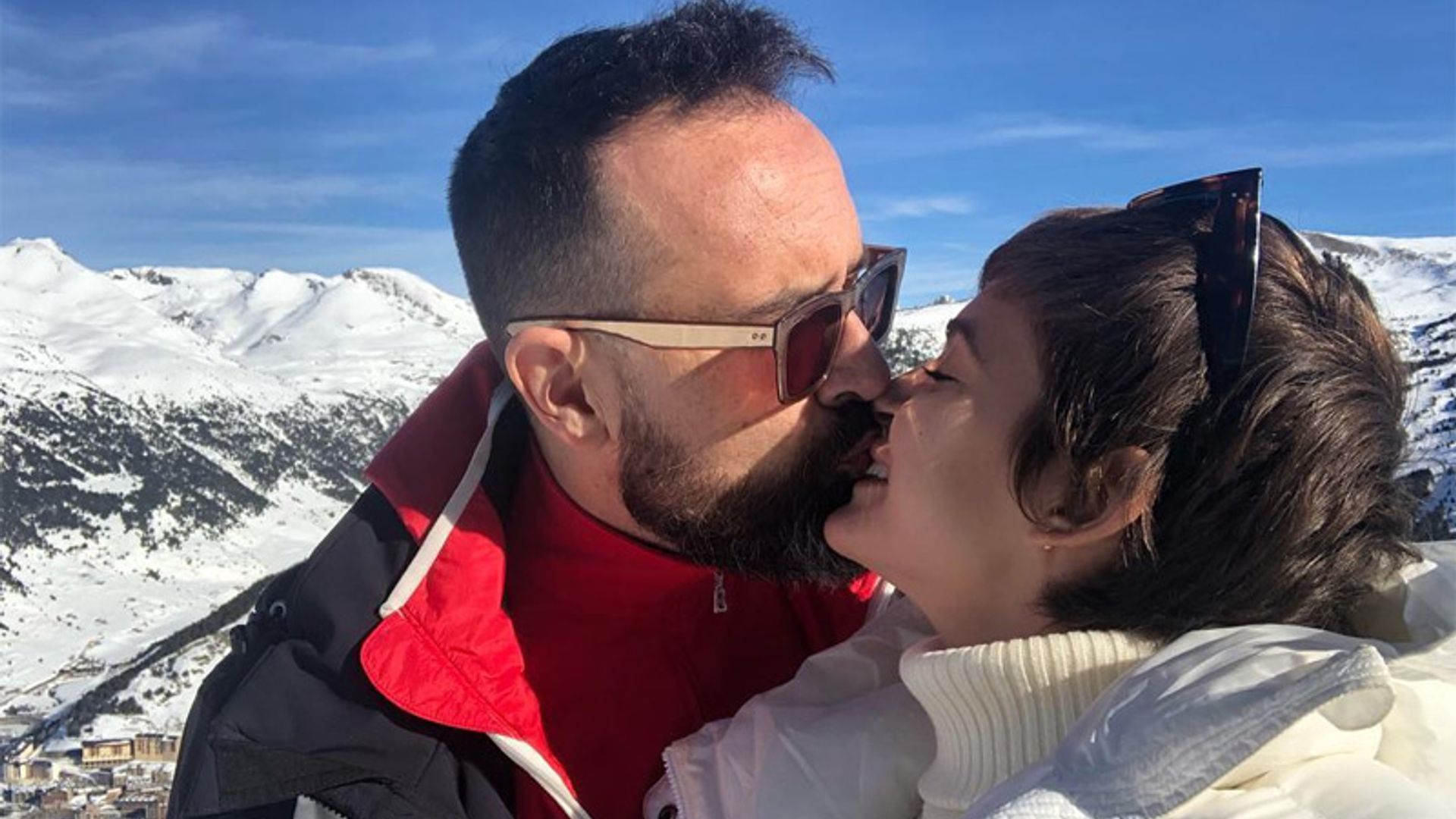 ¡Besos y esquí! Laura Escanes y Risto Mejide derrochan amor en la nieve