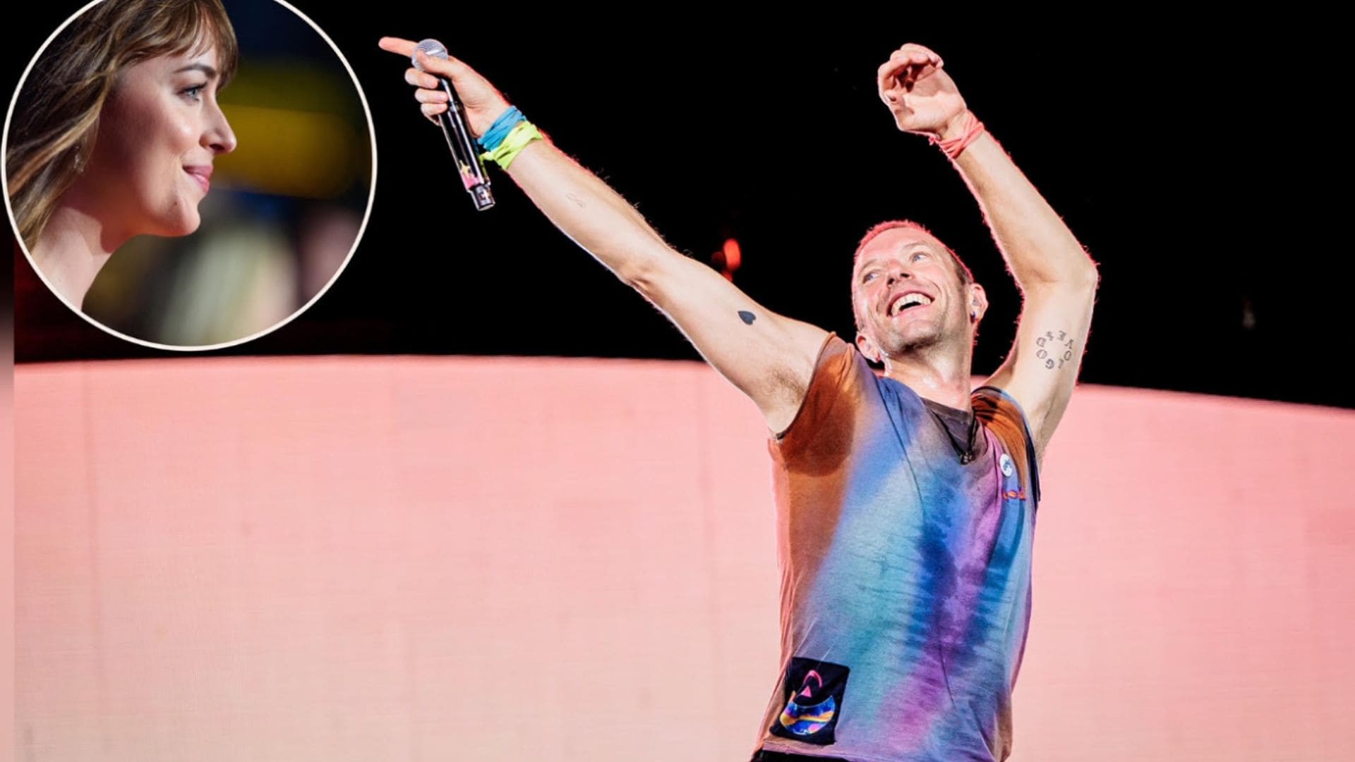 El momentazo de Chris Martin cuando se dirige a Dakota Johnson en pleno concierto