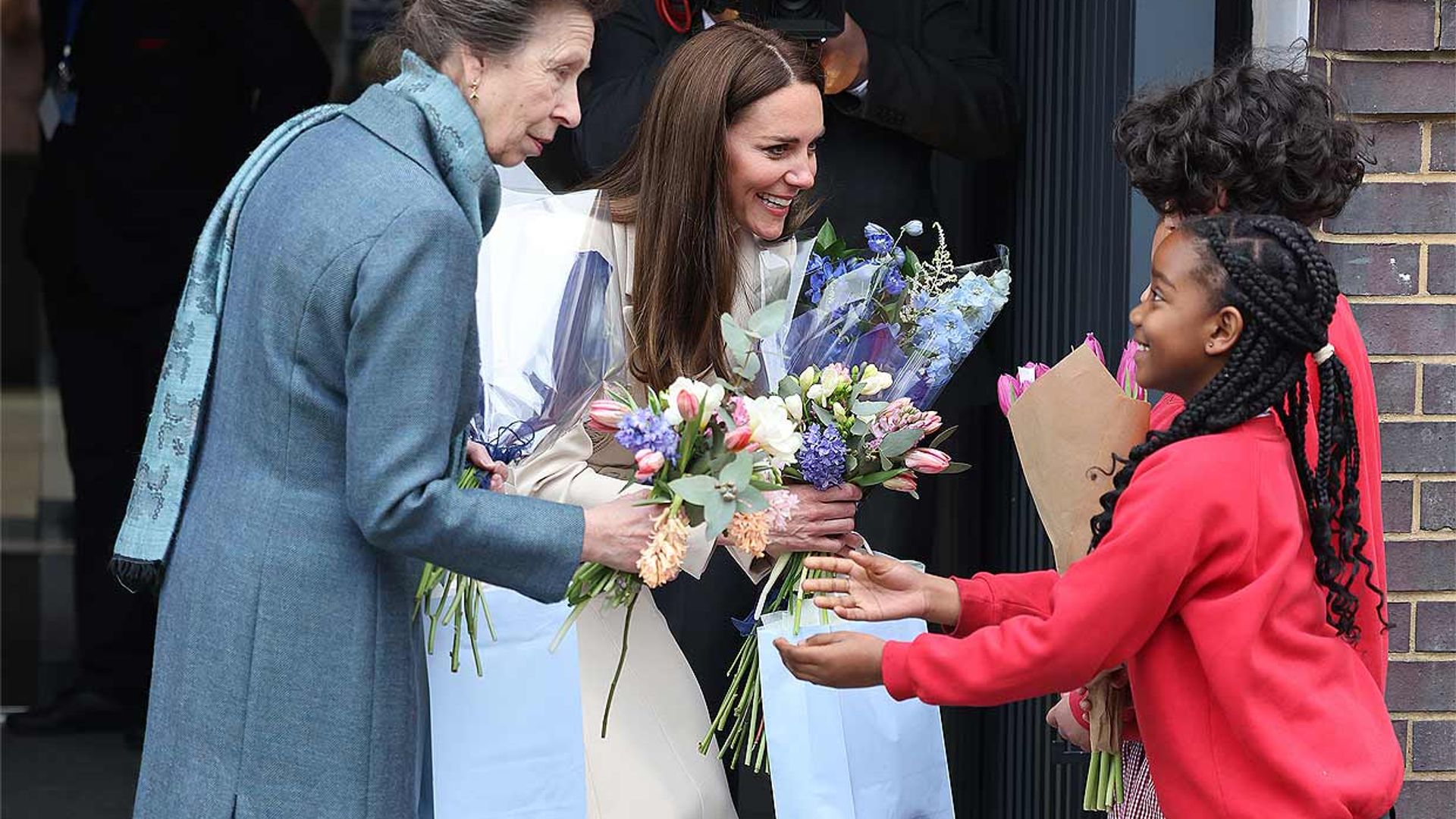 La duquesa de Cambridge y la princesa Ana protagonizan un inusual acto conjunto