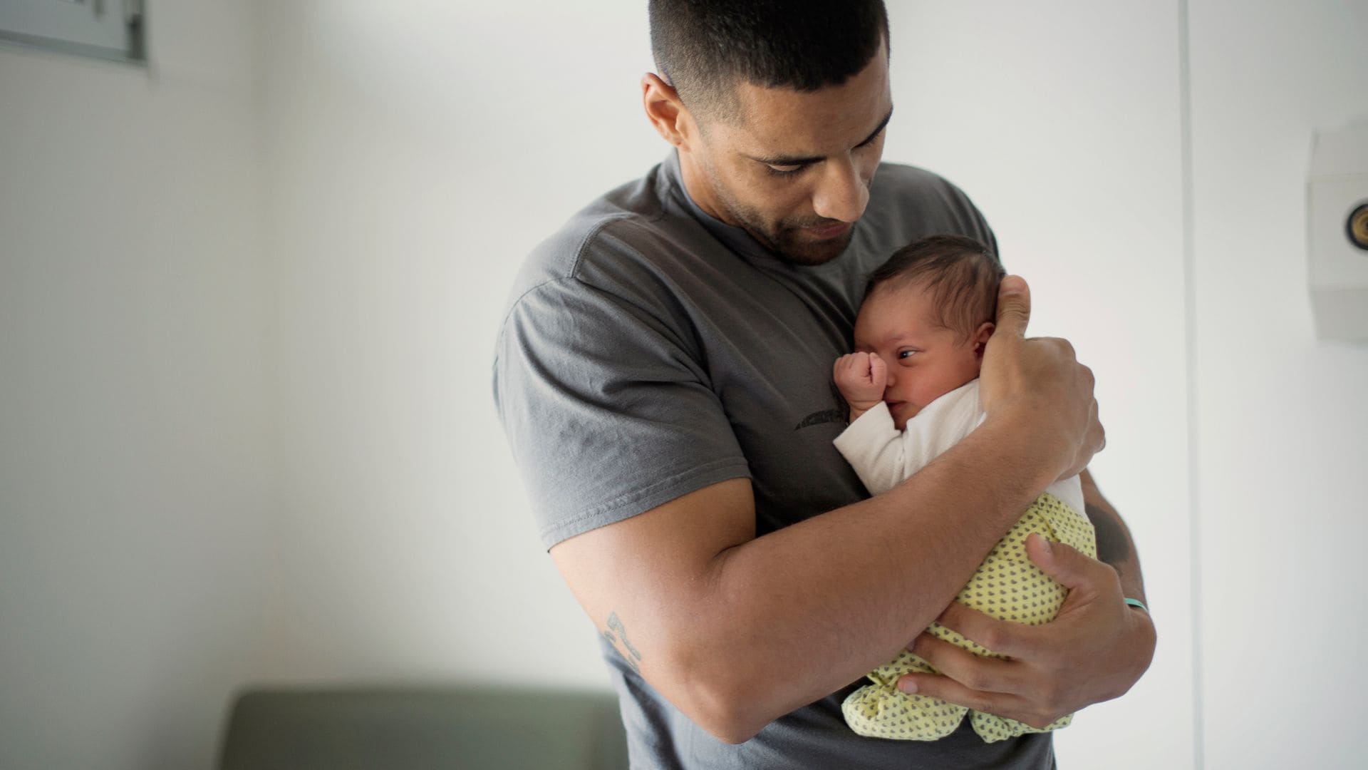 Sí, los hombres también tienen reloj biológico: así afecta a la fertilidad