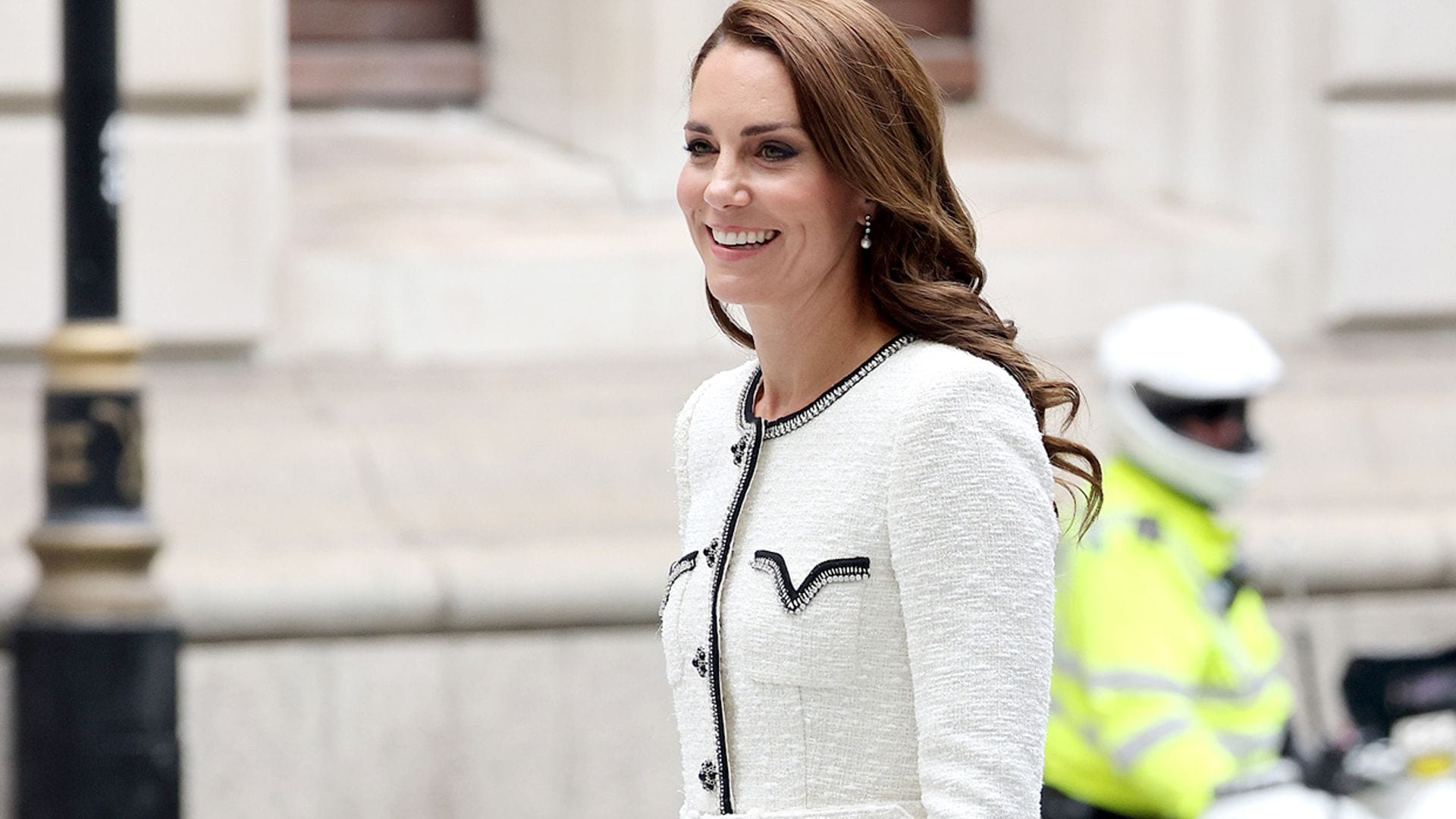 La princesa de Gales juega al despiste en Londres con un original vestido rebajado