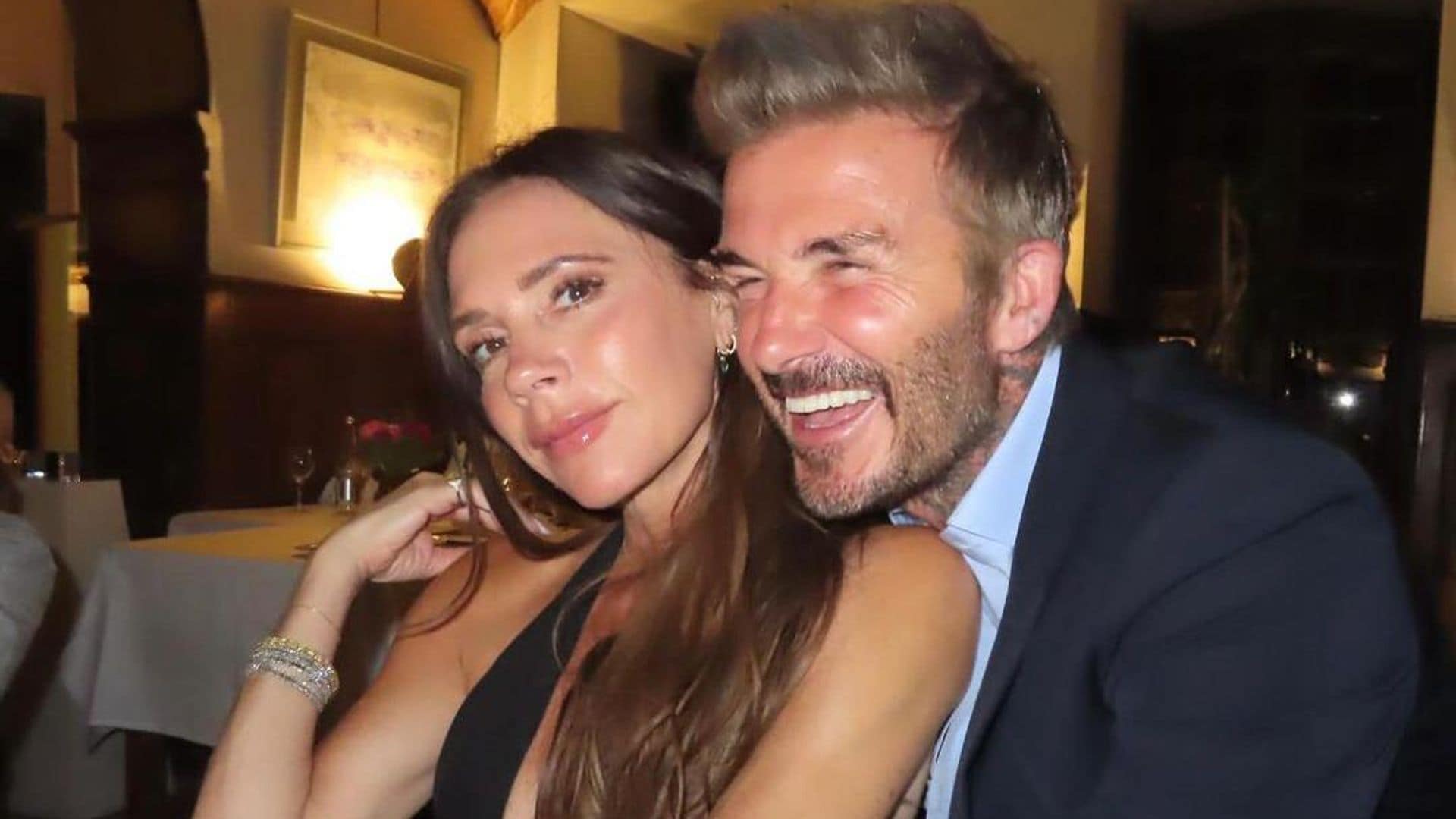 En su cumpleaños 49, David Beckham presume abdomen y celebra con un mensaje de Victoria Beckham