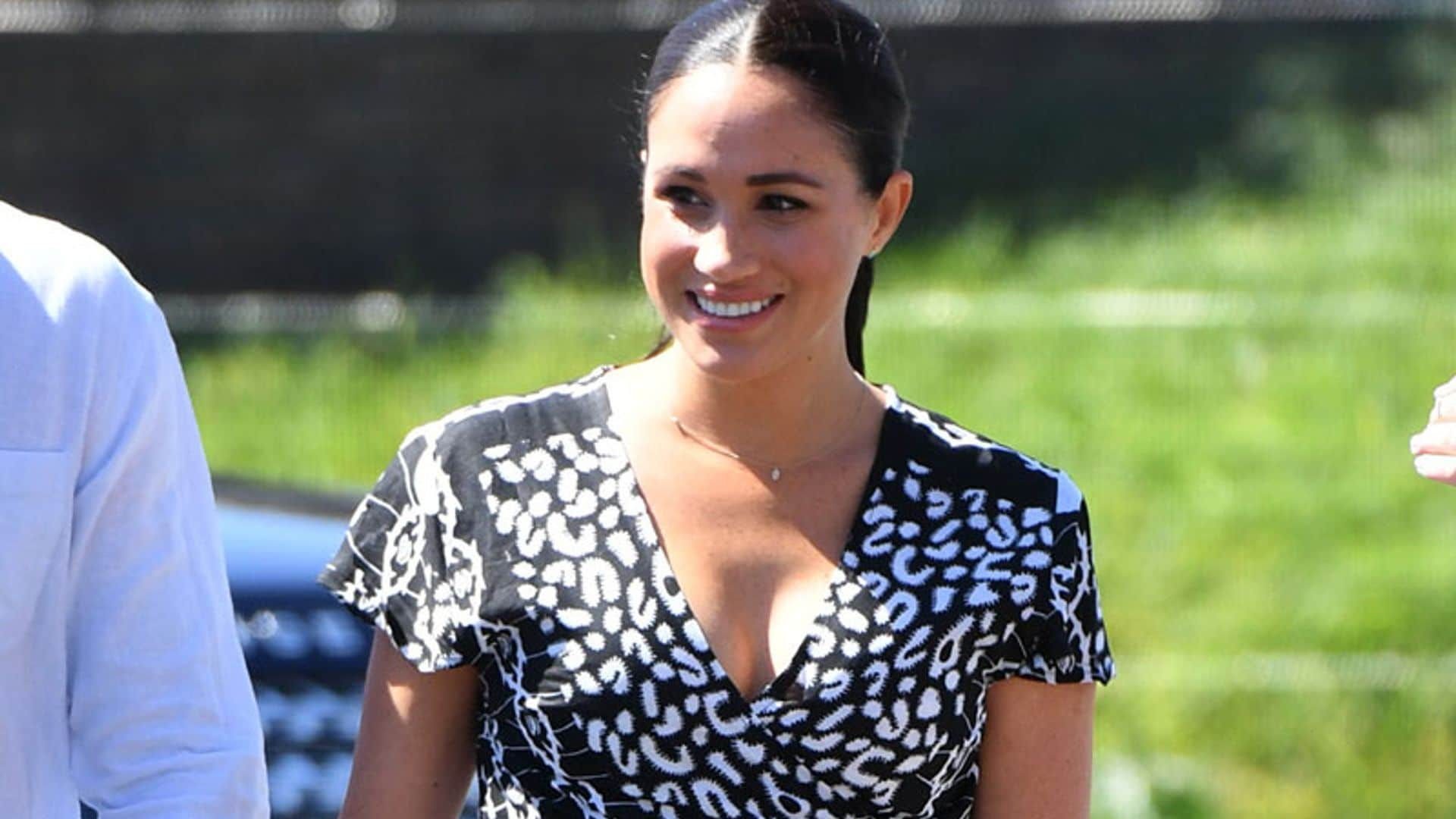 Meghan confirma al calzado español como su gran básico en viajes internacionales