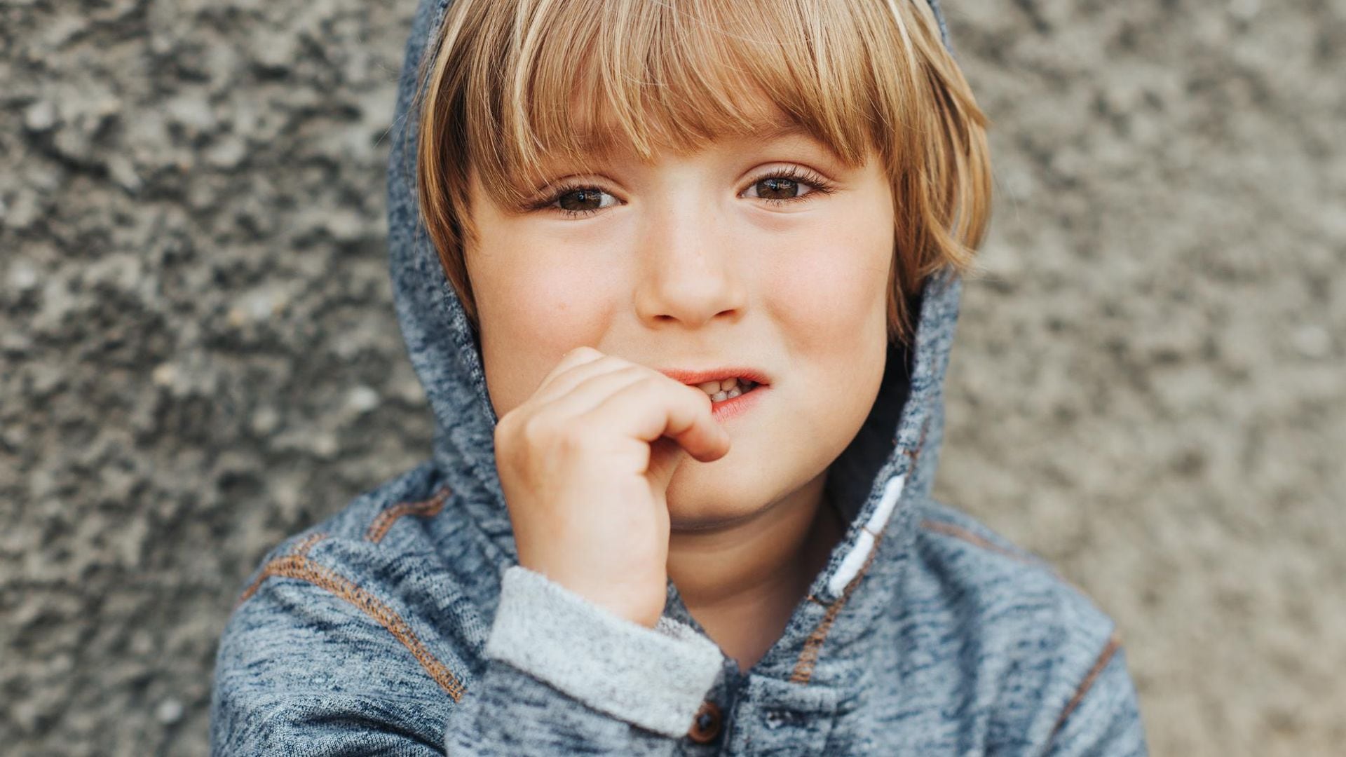 Si tu hijo es muy nervioso, ¿quieres saber cómo gestionar sus emociones?