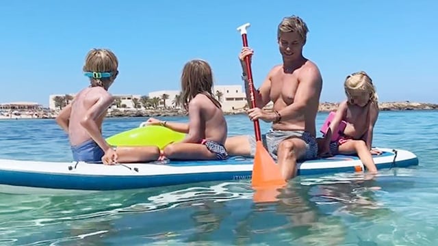 Carlos Baute y Astrid Klisans de vacaciones en Formentera en julio de 2024