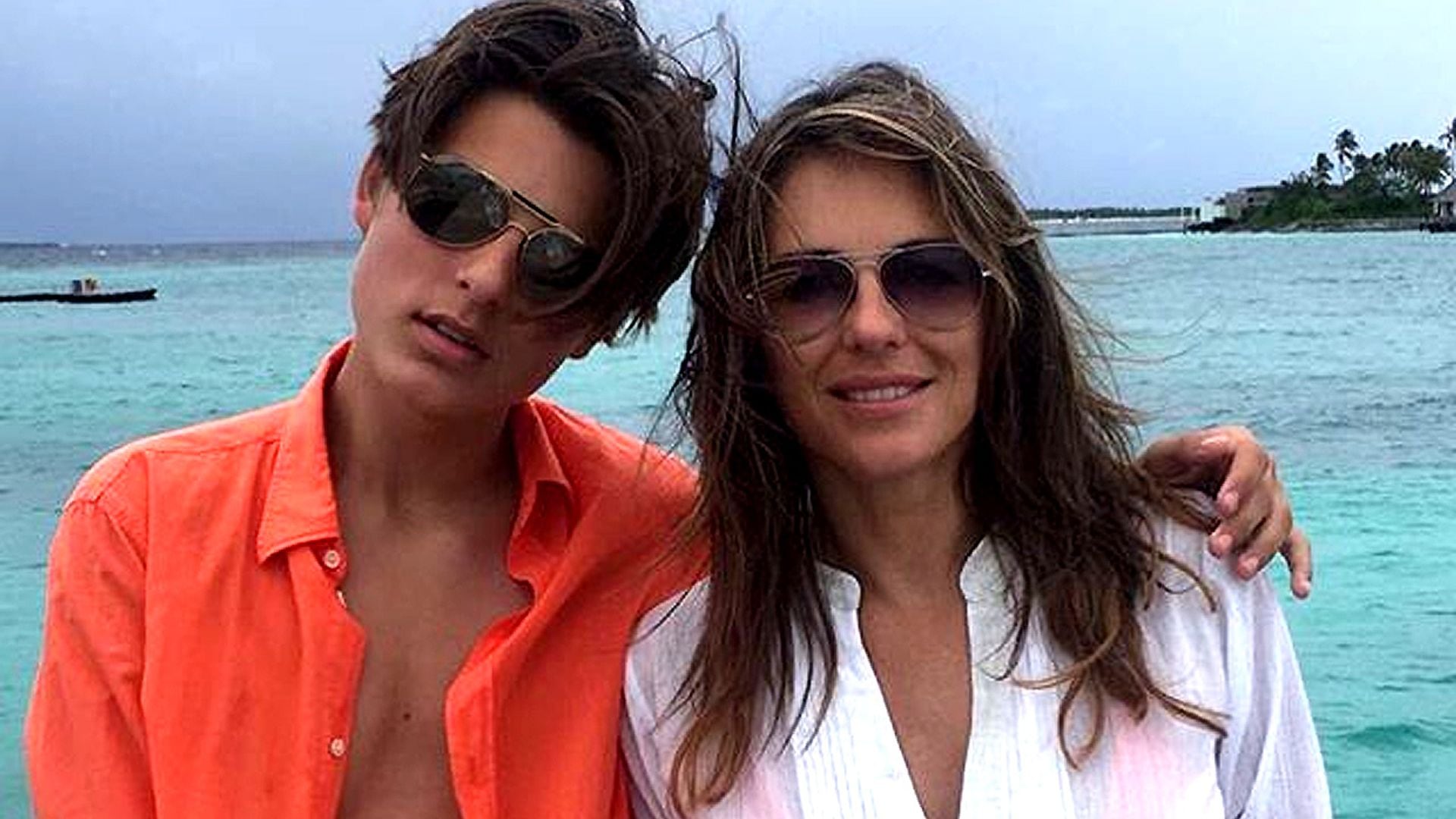 Elizabeth Hurley y Steve Bing: su romance acabó en una amarga batalla por la paternidad de su hijo