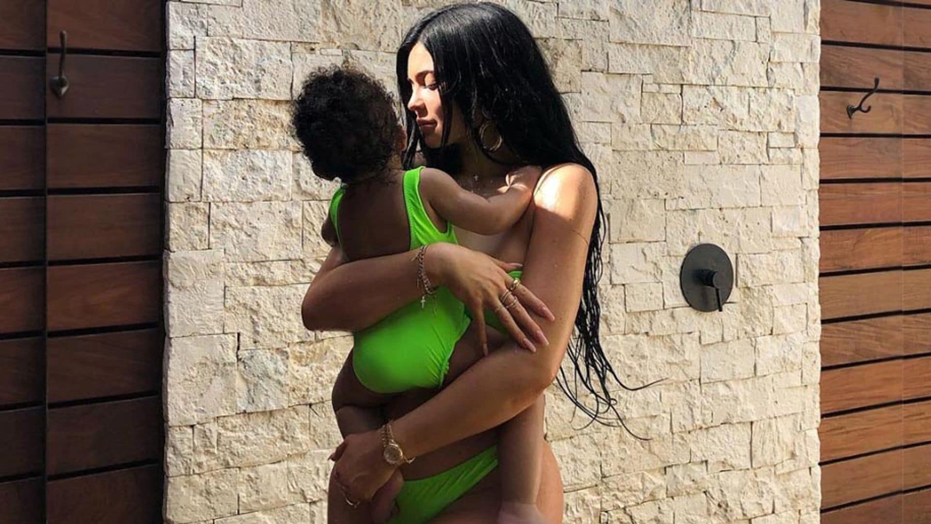 ¡Únete a la tendencia! Combina tu bikini con el de tu bebé como lo hace Kylie Jenner