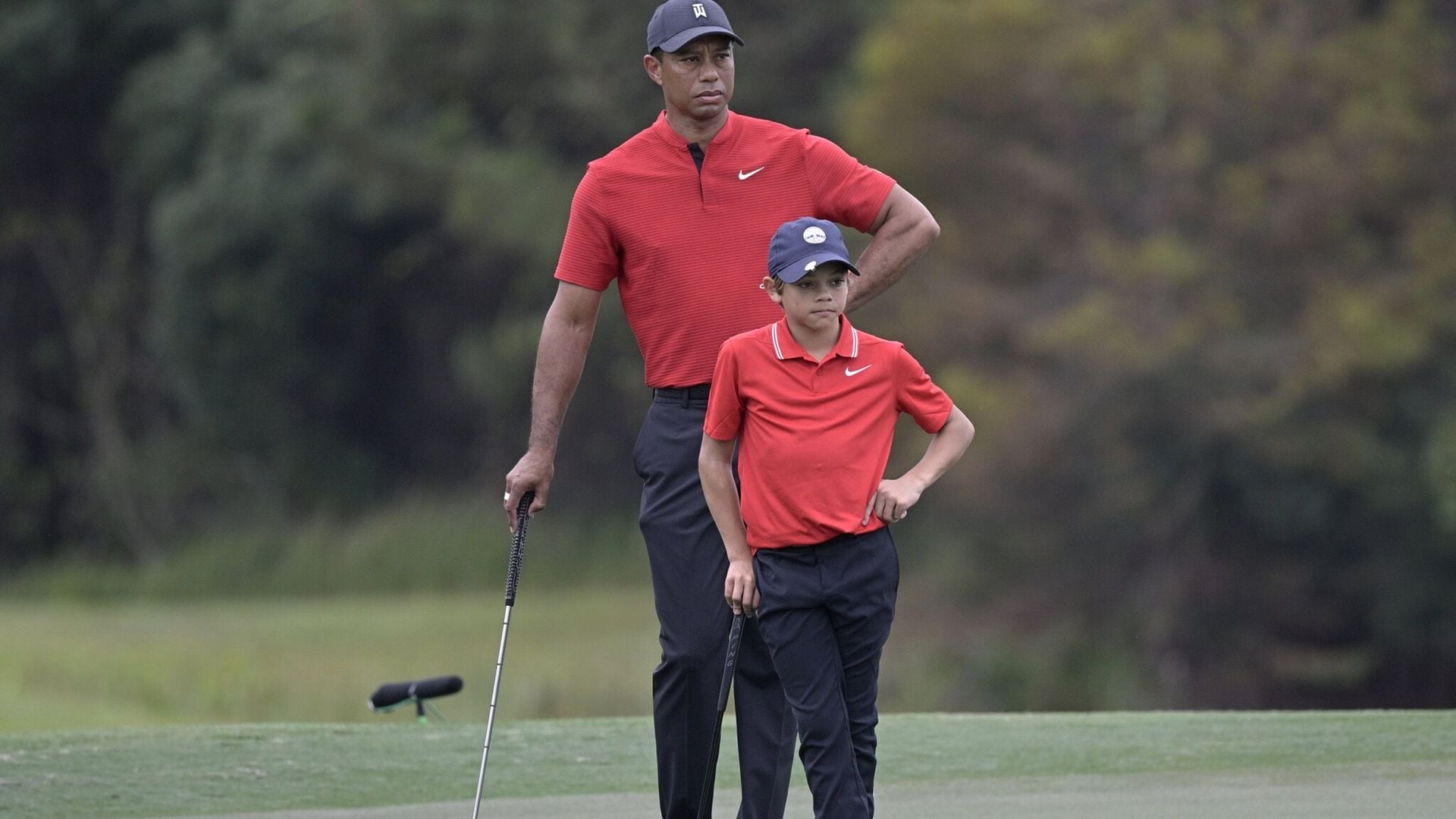 De tal palo... tal astilla: Tiger Woods reaparece tras su dramático accidente y presume de hijos y novia