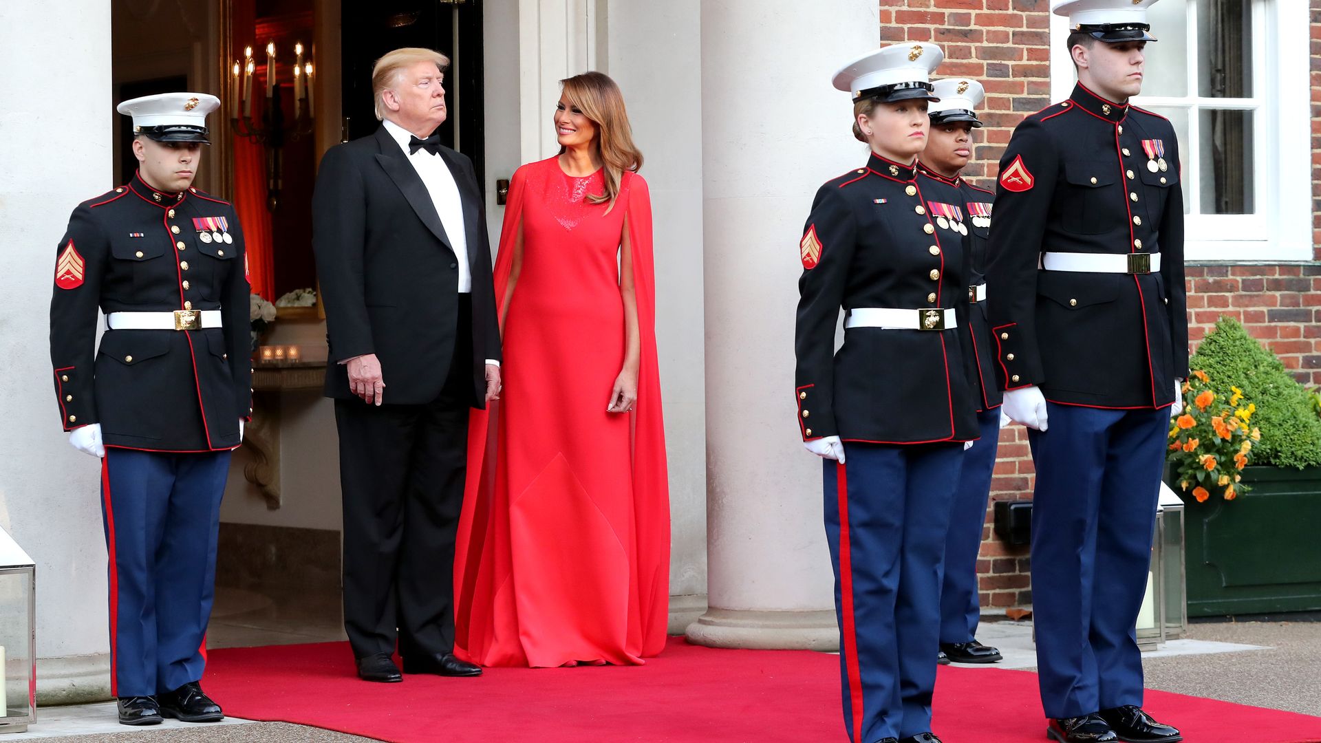 Donald Trump felicita a Melania con una imagen que esconde un significado oculto que te desvelamos