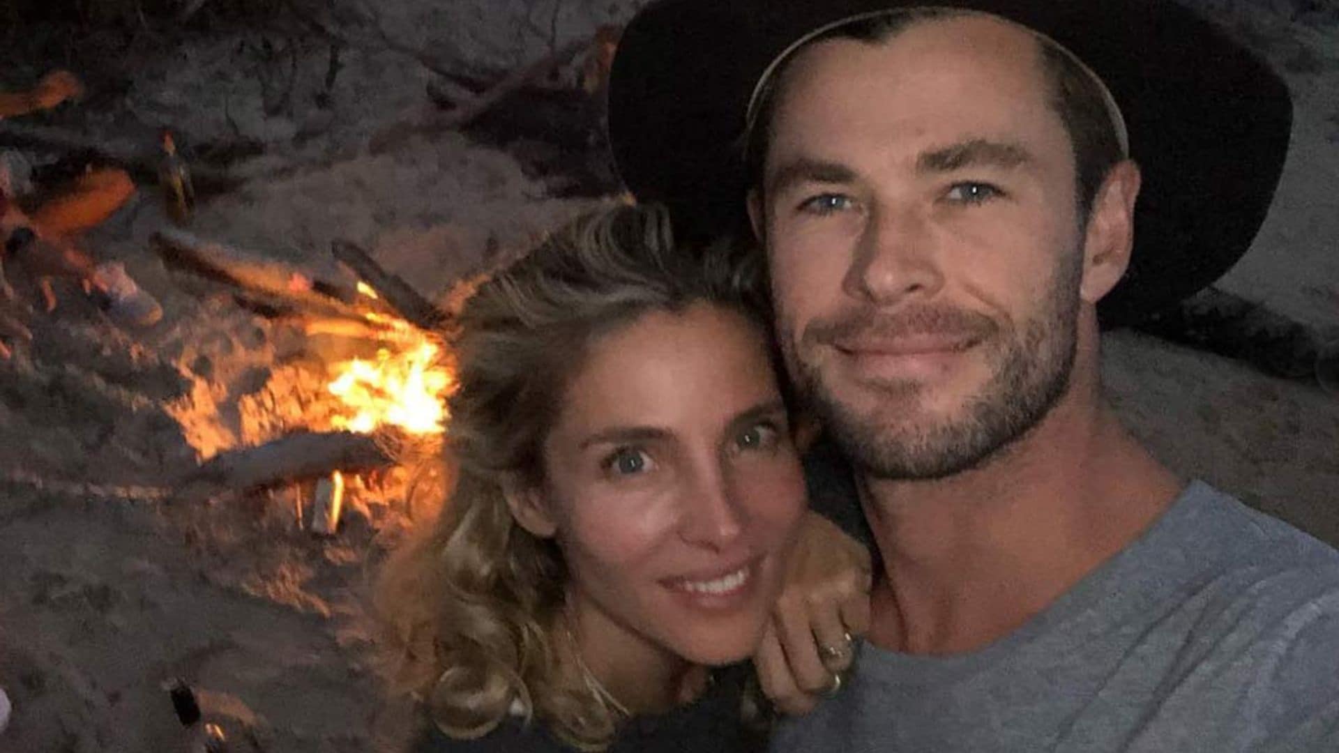 Chris Hemsworth y su 'romántico' método para enseñar a Elsa Pataky a encontrar cangrejos