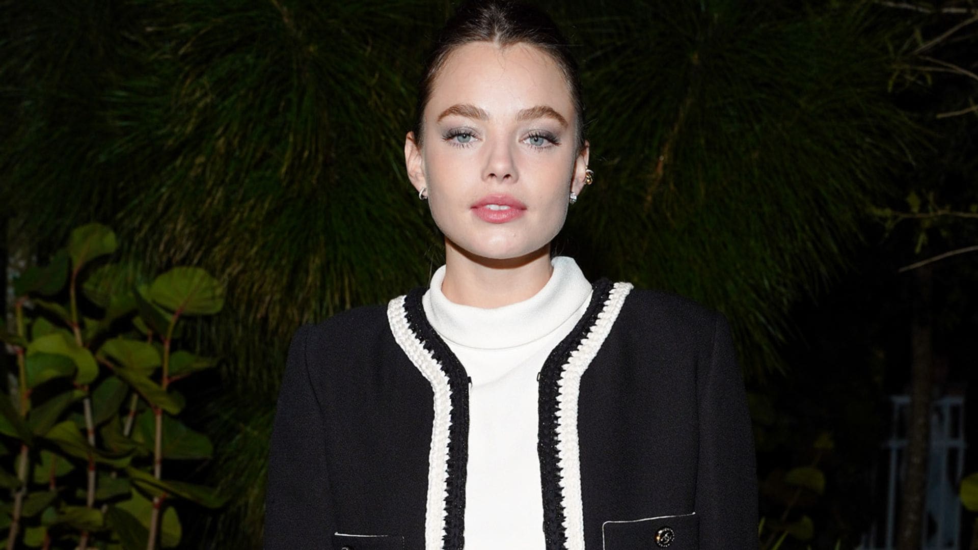 El look de Kristine Froseth, la belleza natural que se codea con Carlota Casiraghi