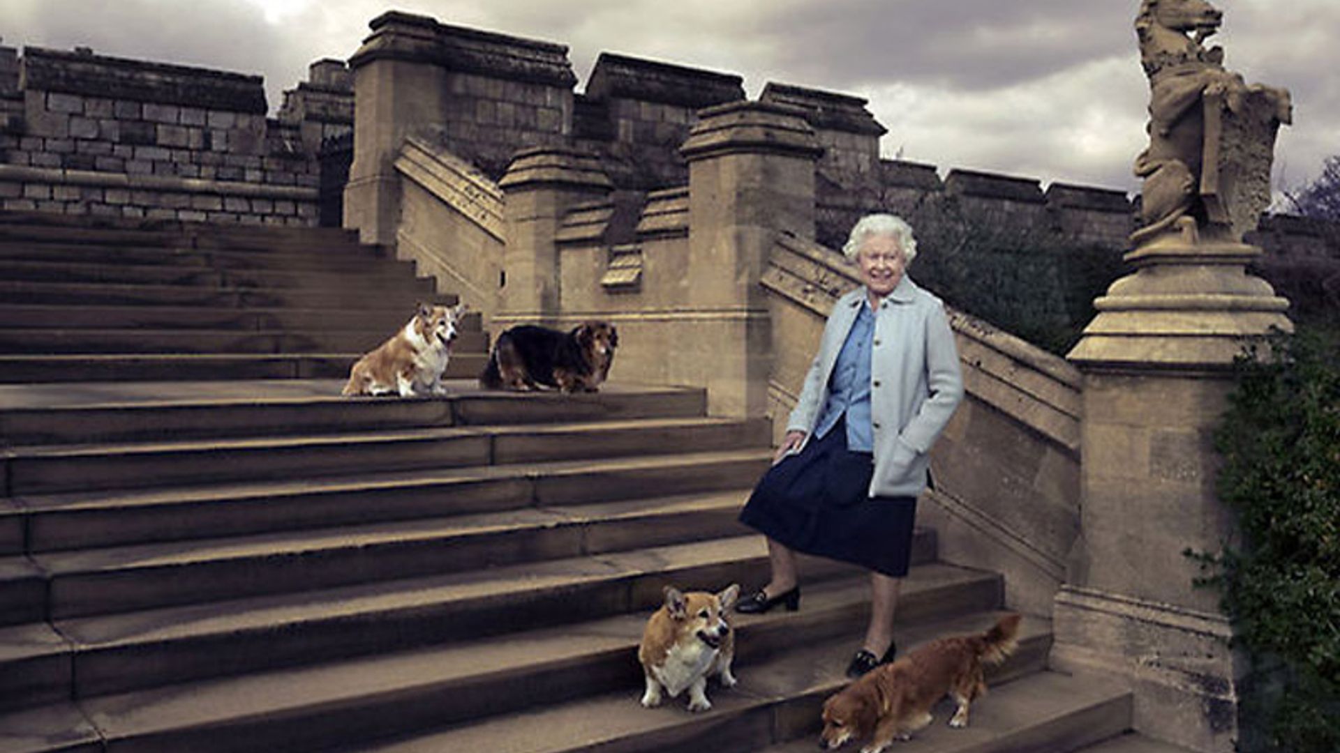 Isabel II pierde a uno de sus compañeros más fieles, su mascota 'Holly'