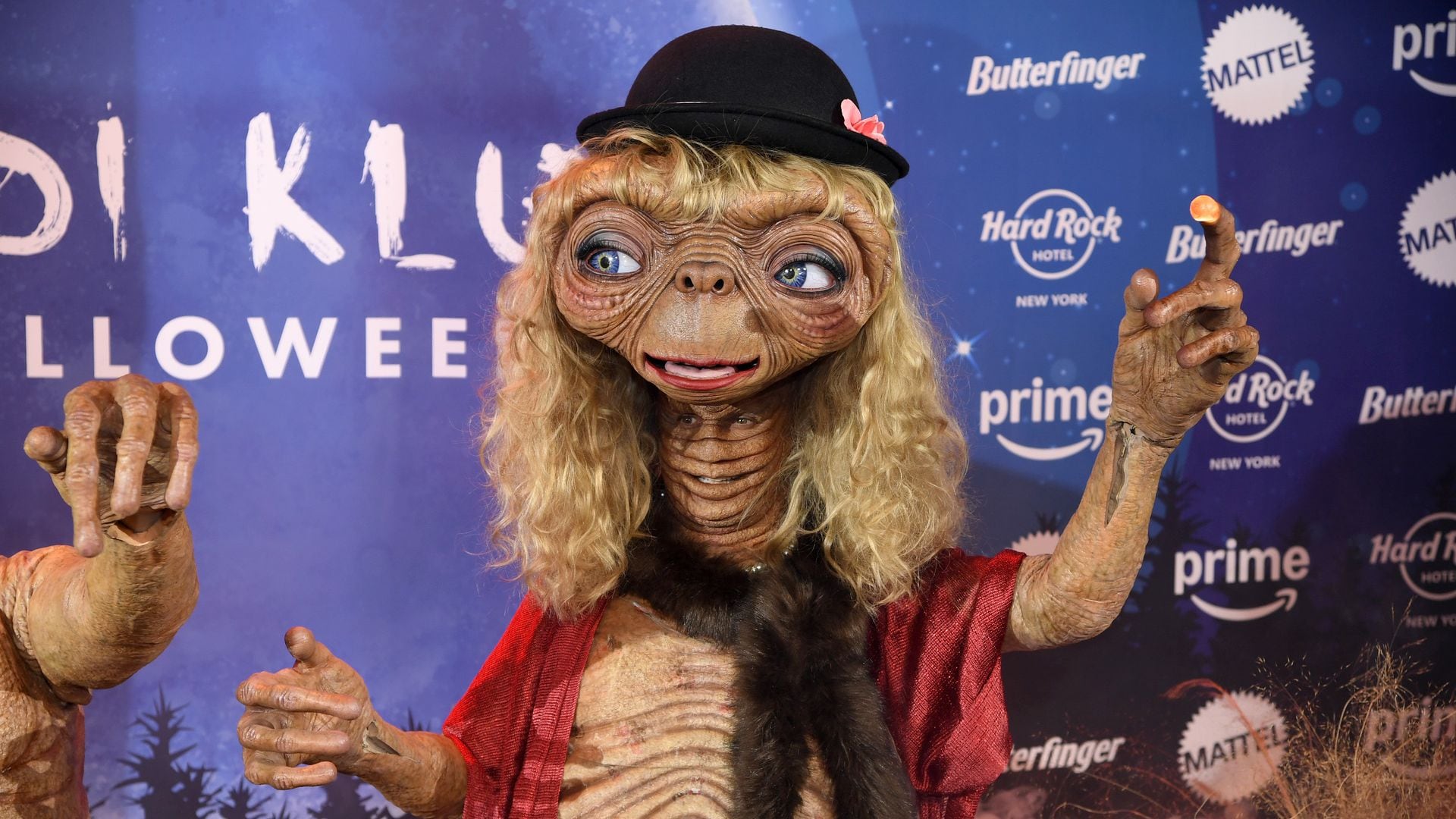 Heidi Klum se transforma en E.T. con un impresionante disfraz ¡que ha requerido 7 horas de preparación!