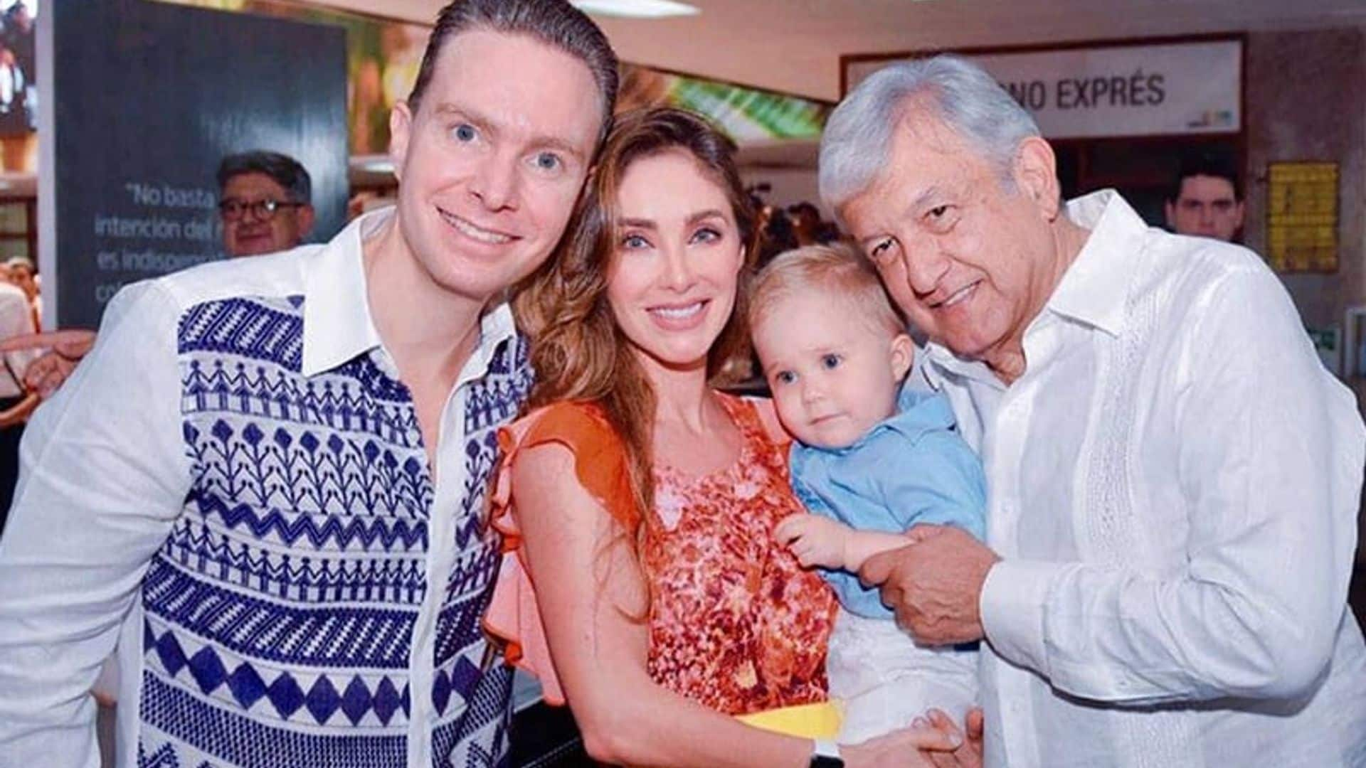 Andrés Manuel López Obrador encantado con 'Manu', el bebé de Anahí y Manuel Velasco