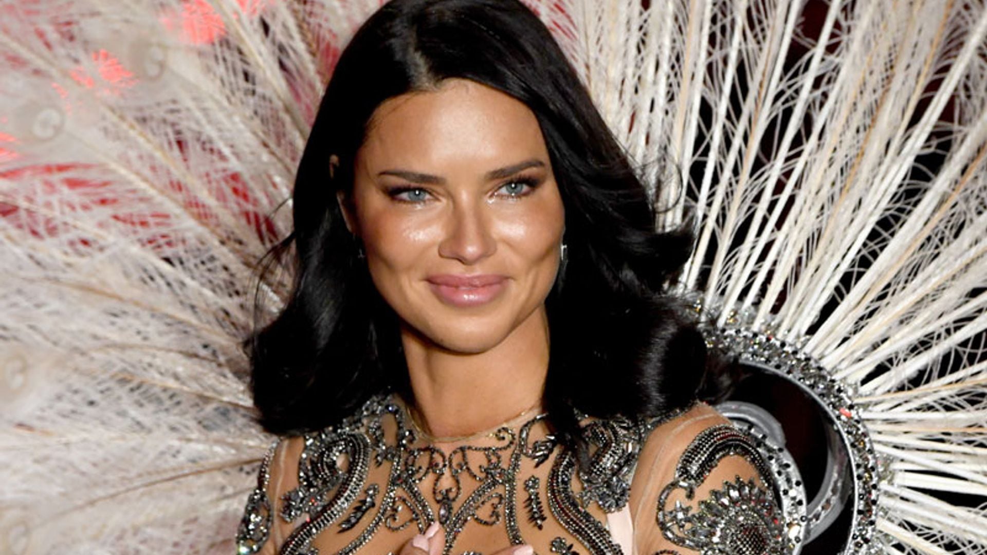 Las lágrimas de Adriana Lima hacen historia en el desfile de Victoria's Secret