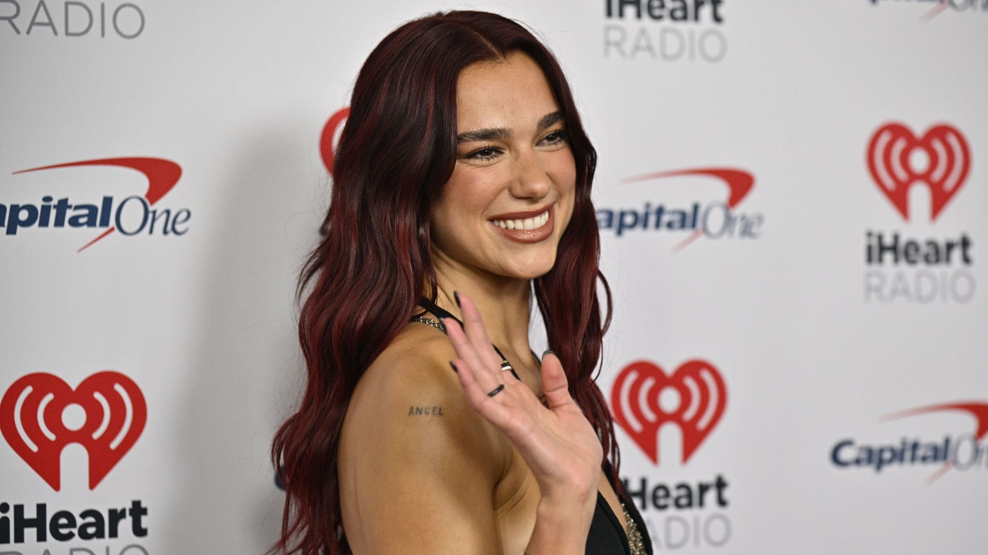 Dua Lipa impacta en el Festival de Música iHeartRadio 2024 con un atrevido look con lencería visible