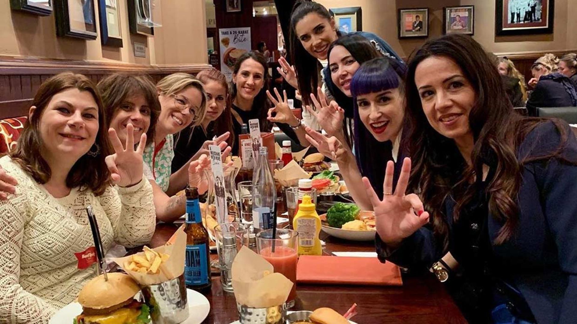 La noche más roquera de Pilar Rubio con su excuñada Vania Millán