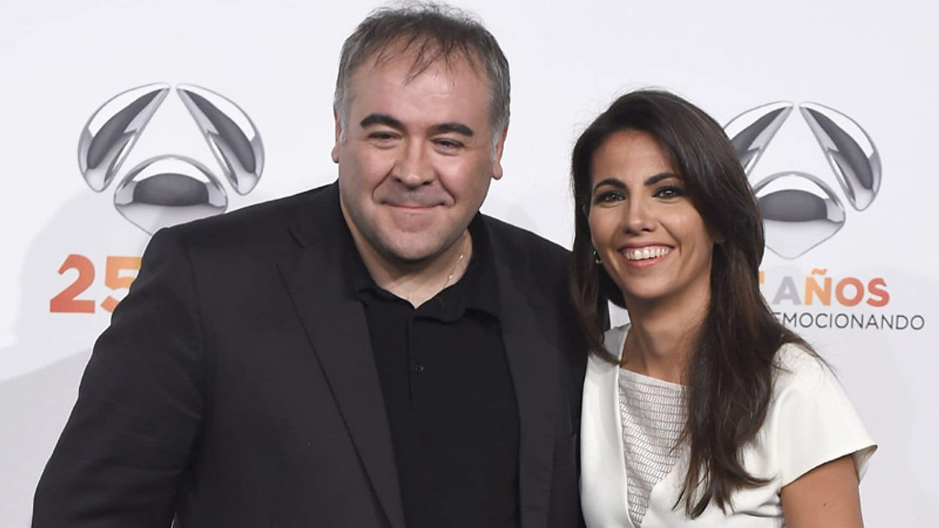 Antonio García Ferreras rompe a llorar al dedicar un premio a su pareja, Ana Pastor