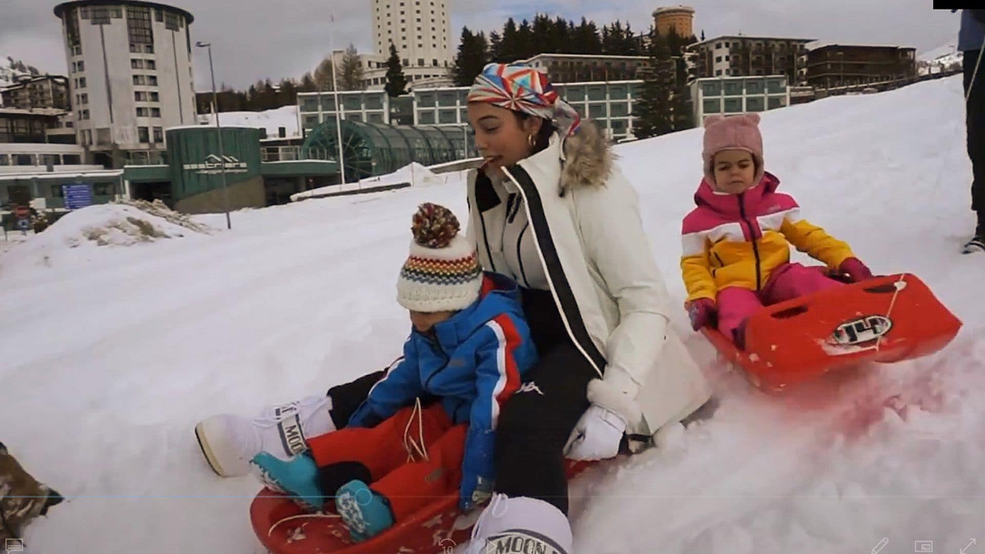 ¡Caídas y más caídas! La divertida excursión a la nieve de Georgina Rodríguez y sus 'amores'