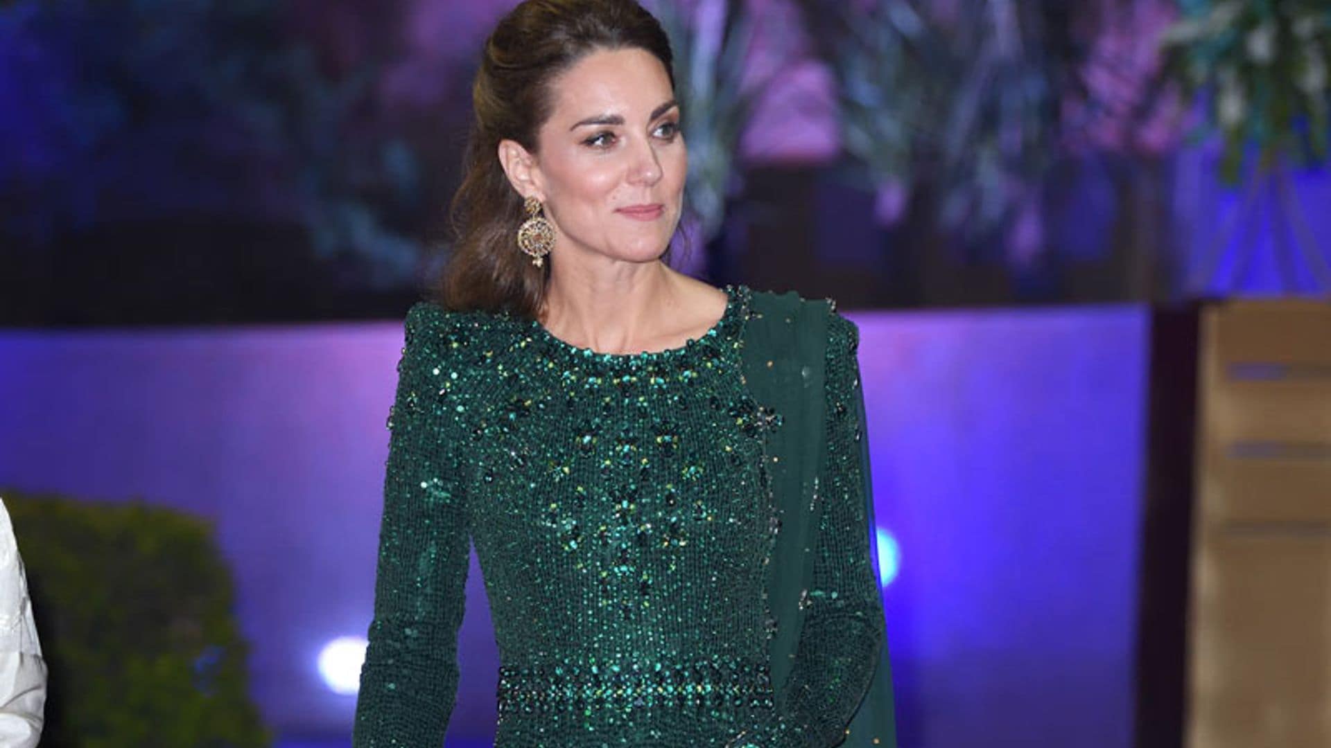 Pedrerías, lentejuelas y mucho brillo: los vestidos-joya más fabulosos de las 'royals'