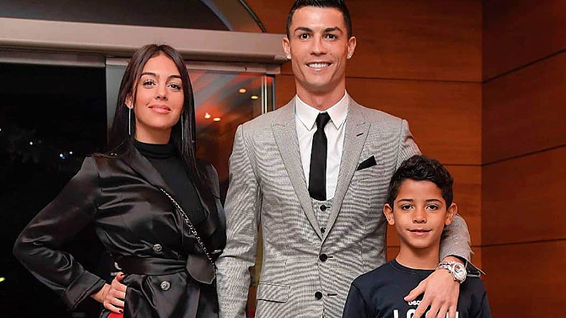 Cristiano Ronaldo y Georgina Rodríguez, orgullosos de su mini estrella del fútbol