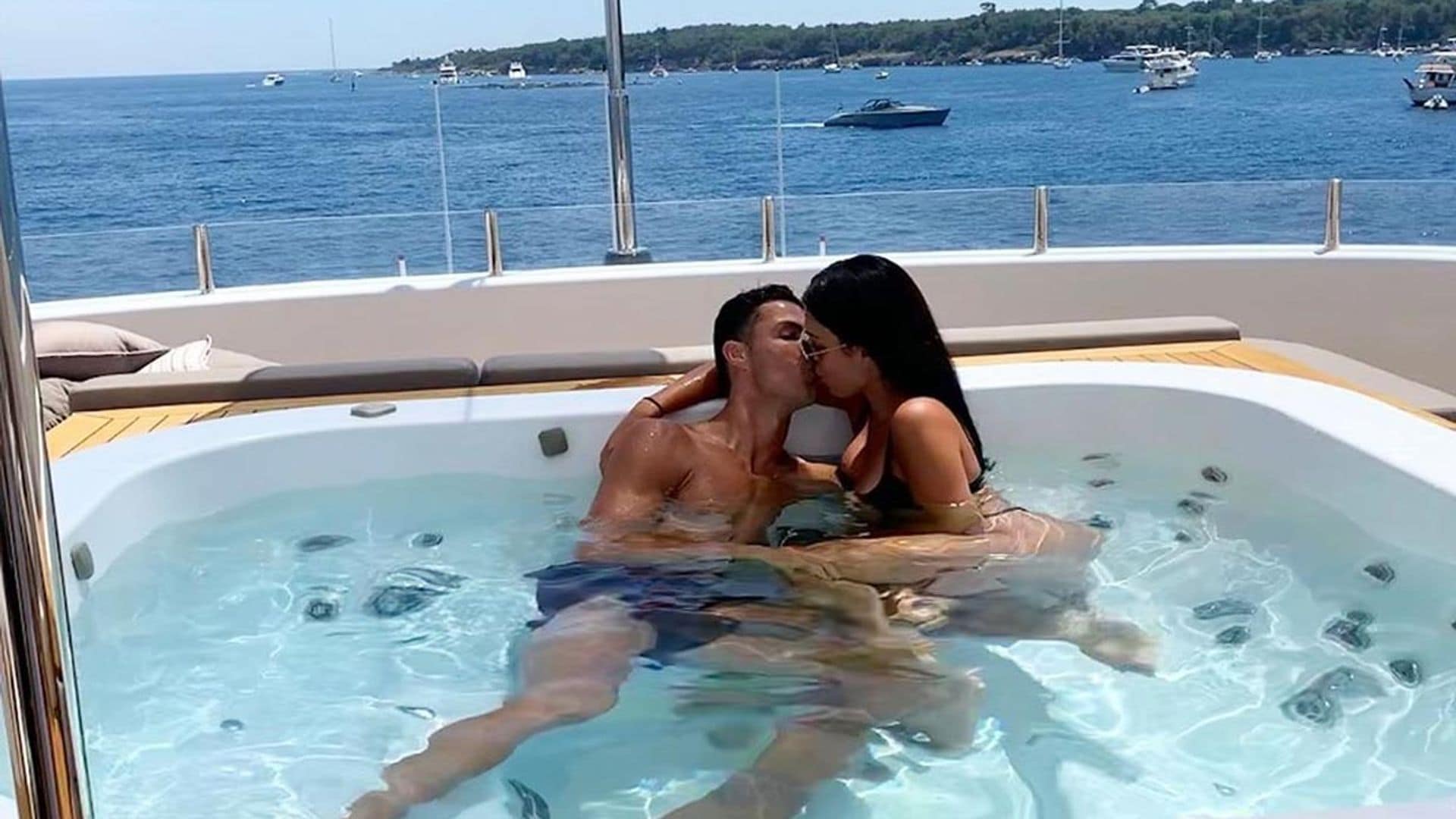 El divertido parque acuático que han montado Cristiano Ronaldo y Georgina Rodríguez durante sus vacaciones