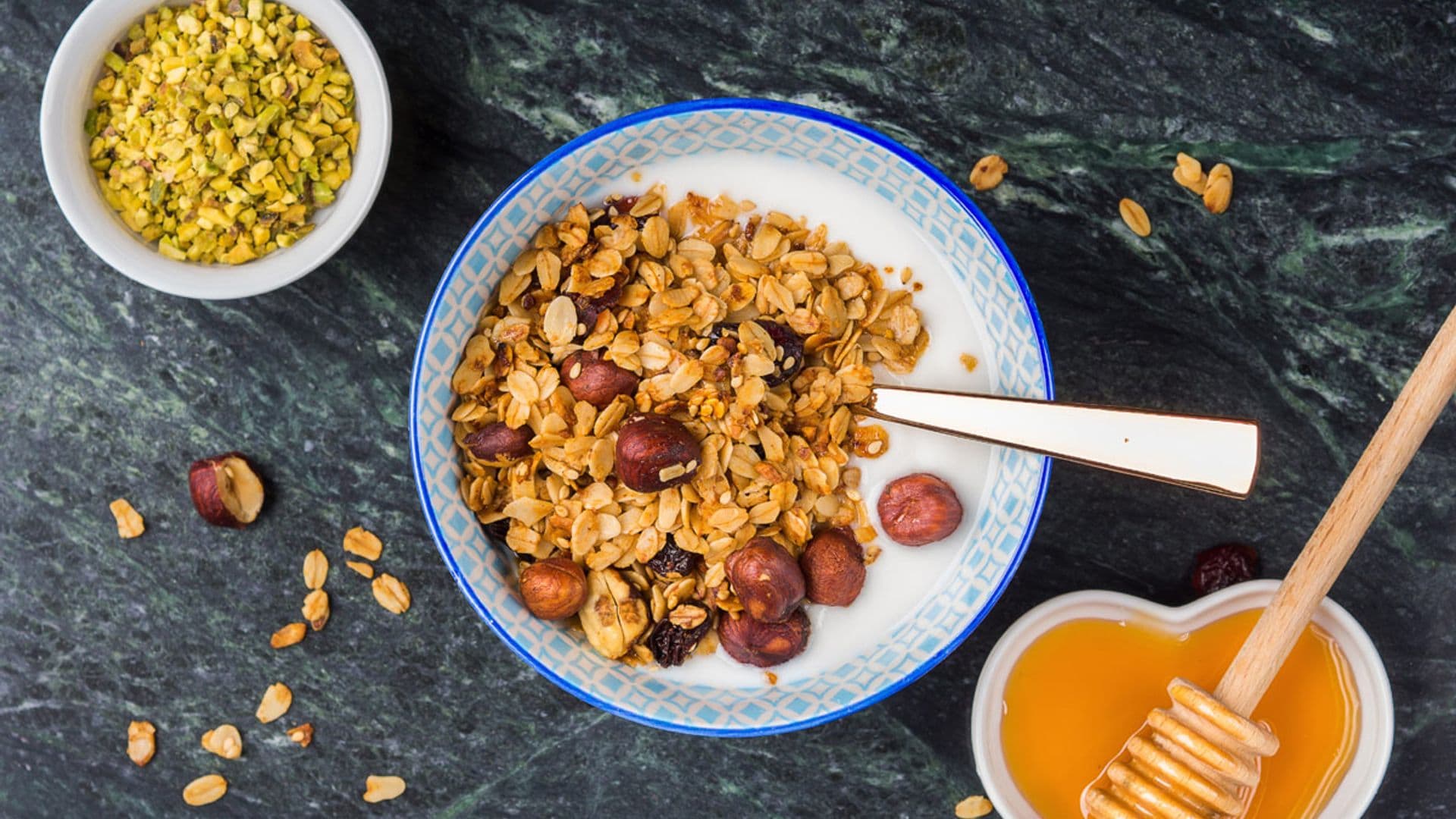 Bowl con yogur, granola y castañas