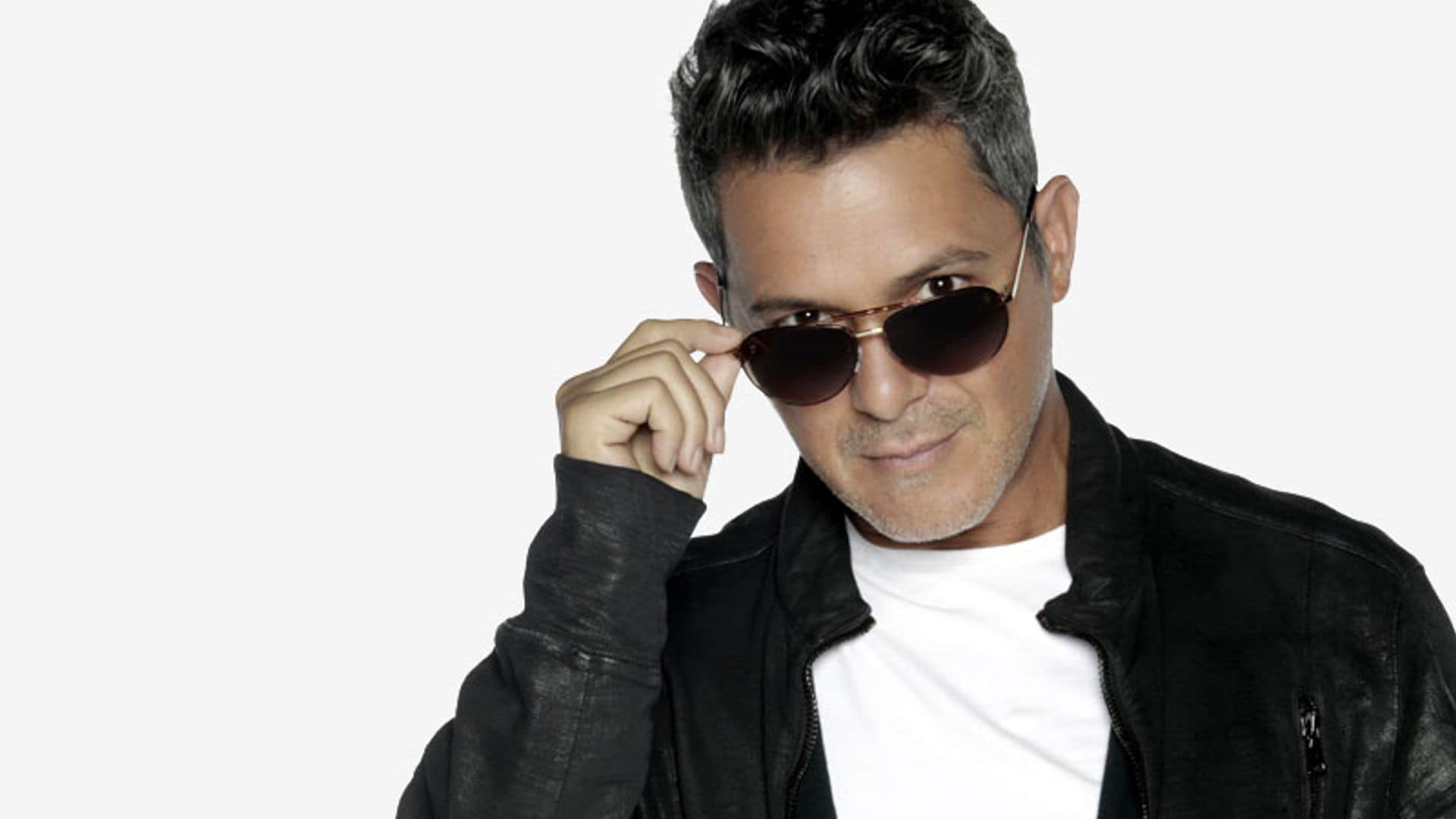 Alejandro Sanz afianza su faceta como diseñador con sus primeros complementos para mujer