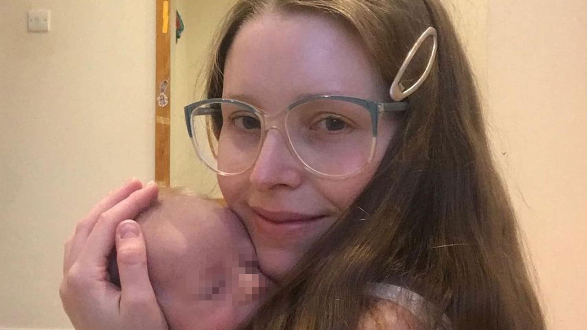 El bebé de la actriz Jessie Cave ('Harry Potter'), ingresado tras dar positivo en coronavirus