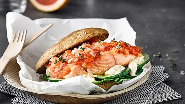 bocadillo gourmet salmon compota tomate