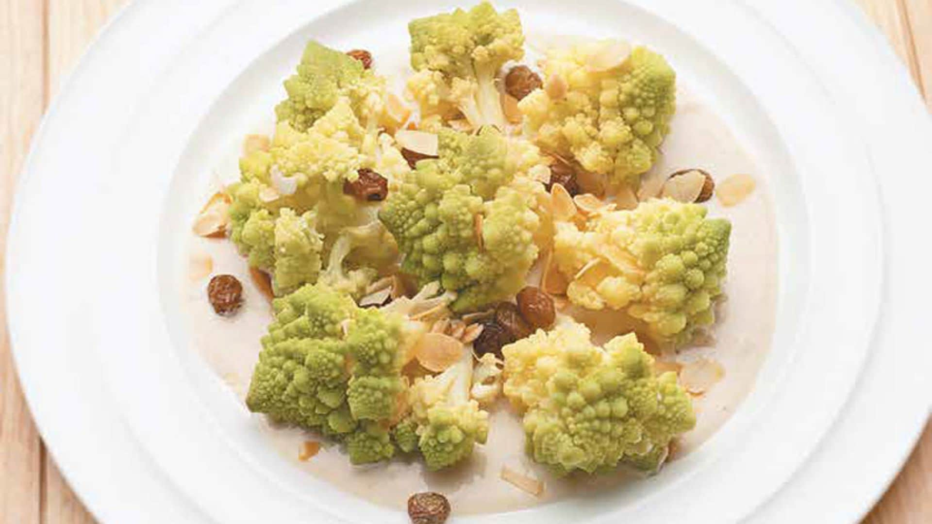 Romanesco con salsa de almendras