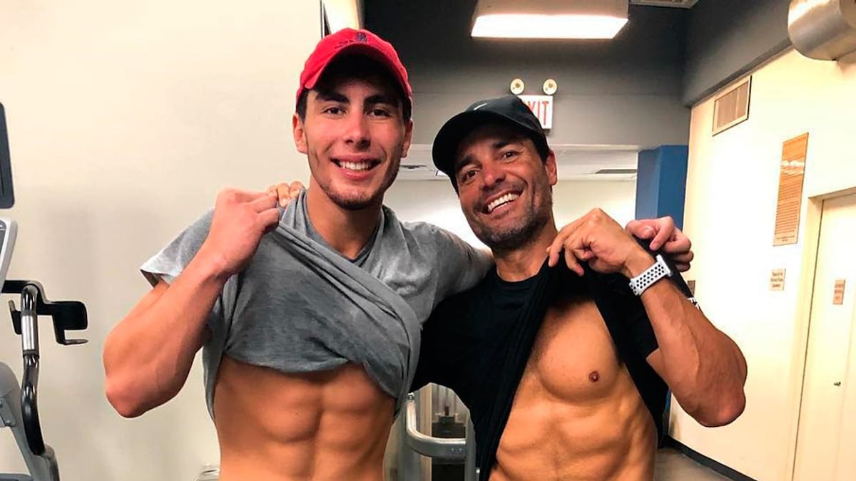 Lorenzo, el hijo de Chayanne, impacta por su abdomen marcado | ¡HOLA!