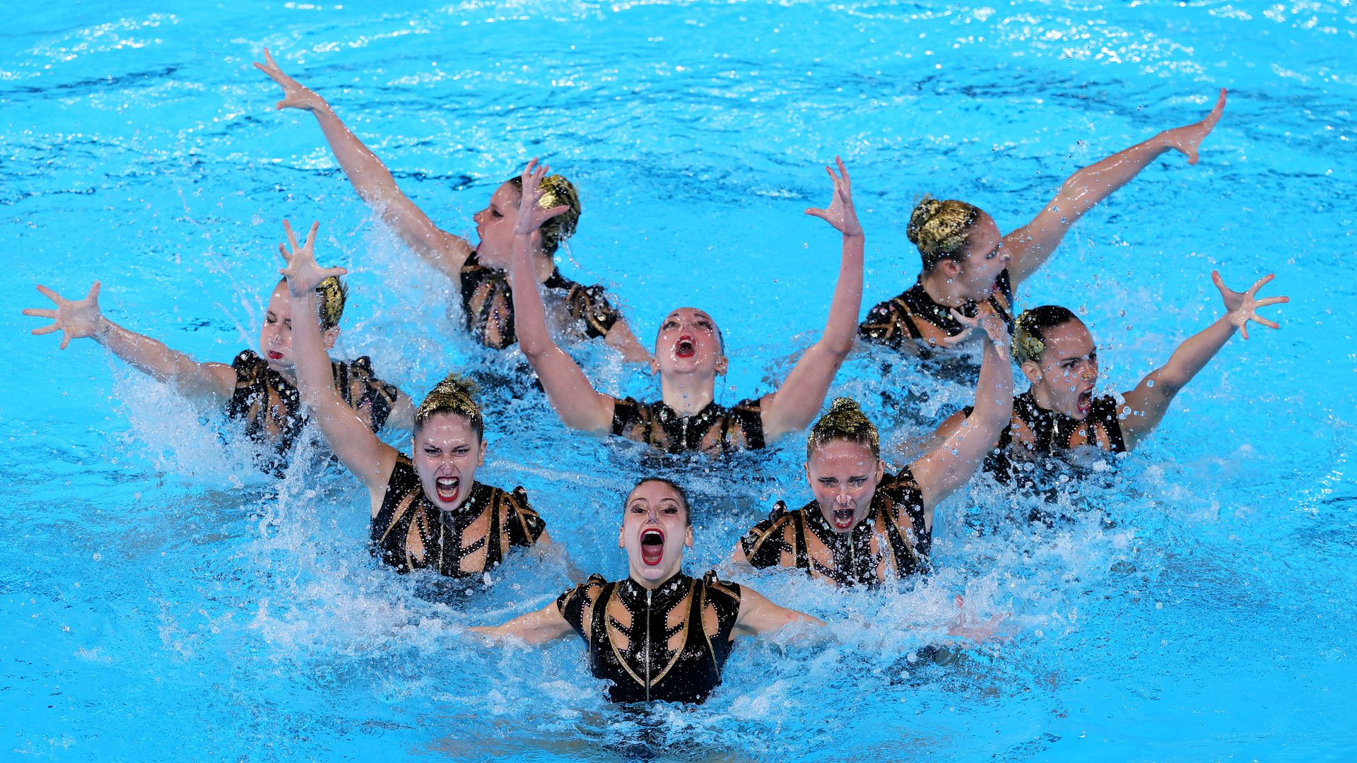 Así entrenan las campeonas de natación artística fuera de la piscina para estar muy 'fit'