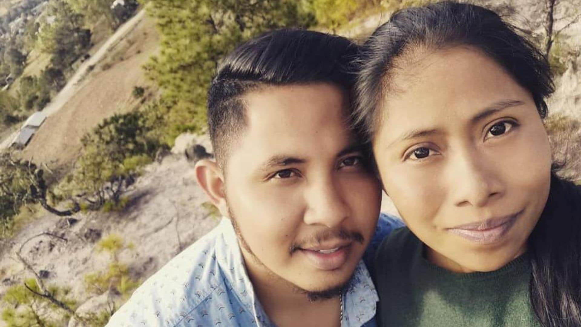 El novio de Yalitza Aparicio borra sus fotos con ella de sus redes sociales