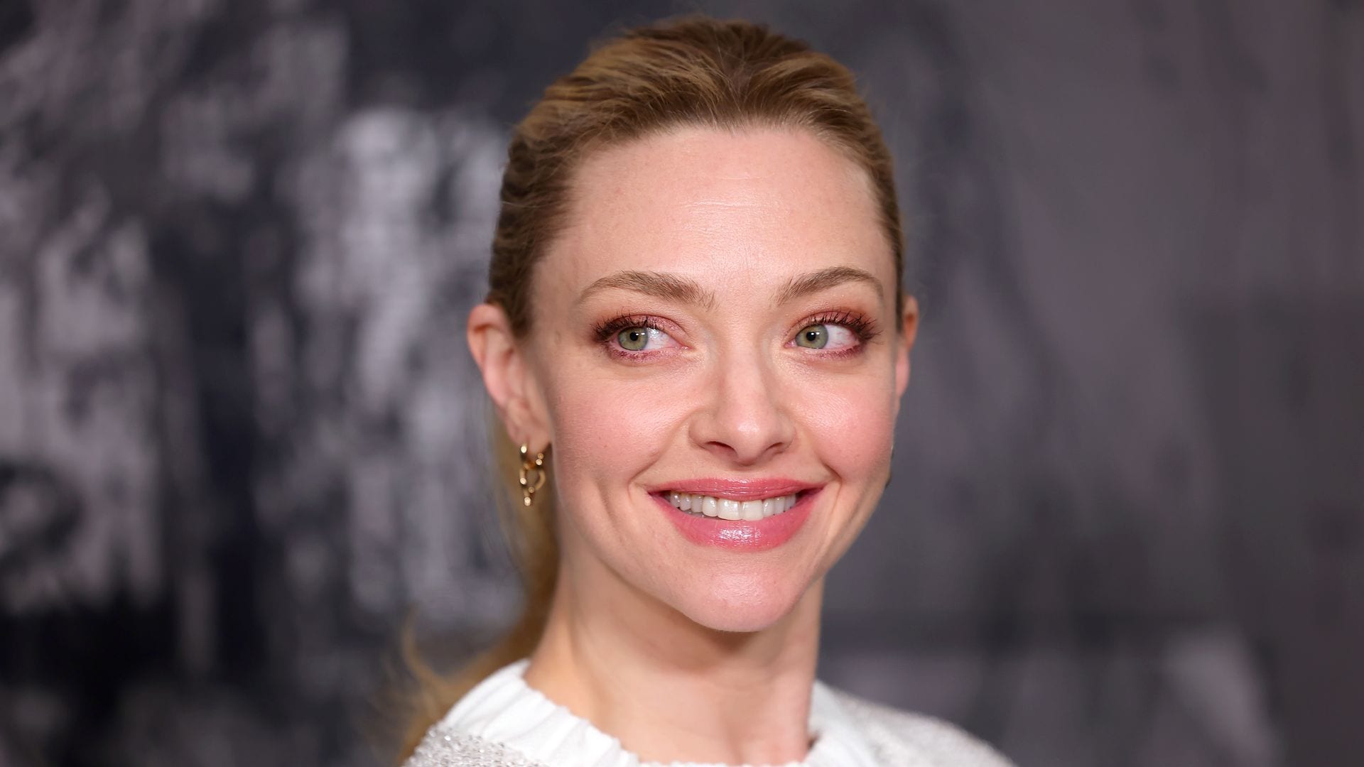 Las 3 nuevas tendencias con las que Amanda Seyfried ha conseguido un maquillaje natural 'efecto buena cara'