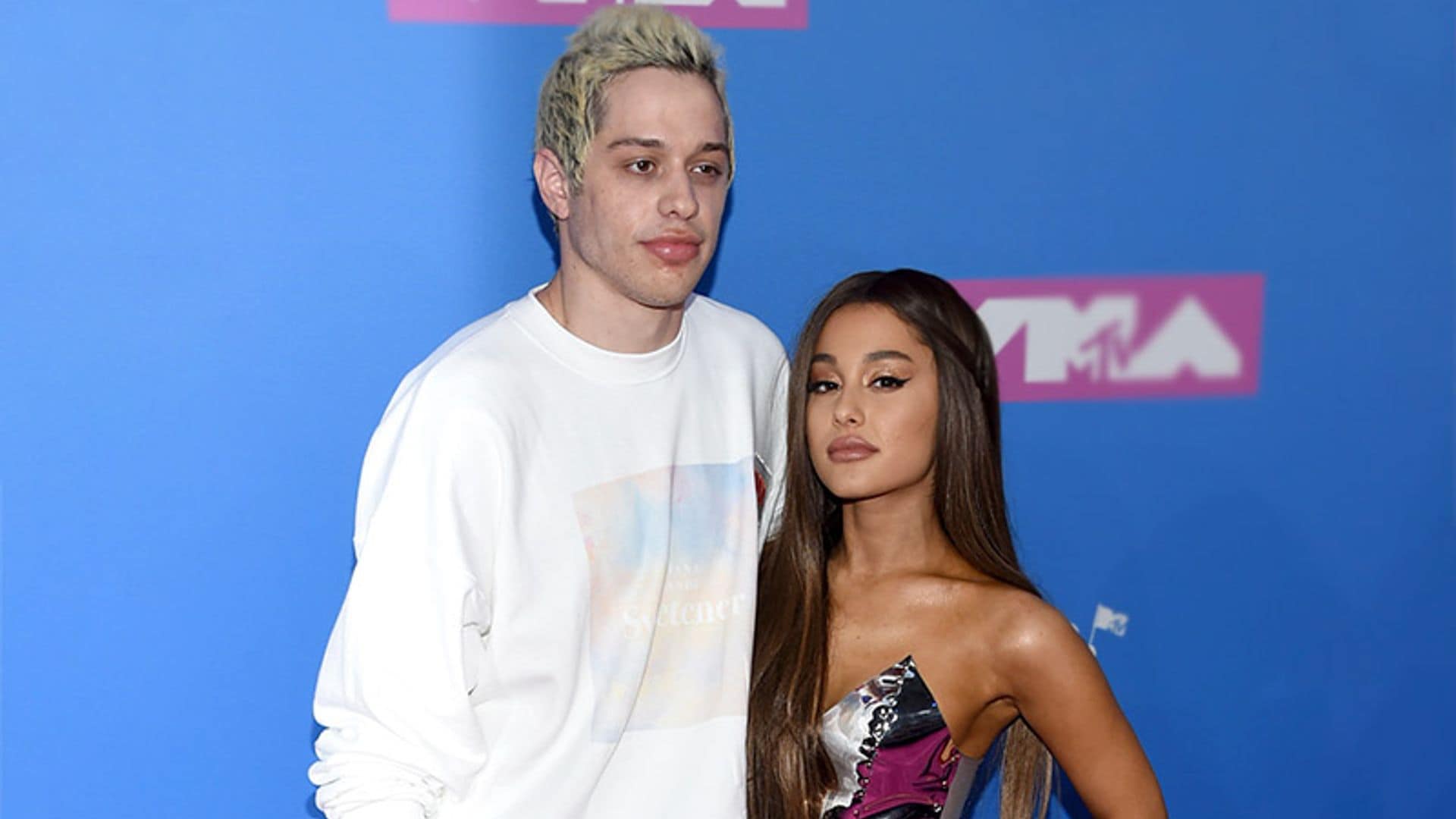 El exnovio de Ariana Grande publica un preocupante mensaje que alerta a las autoridades de EE.UU.