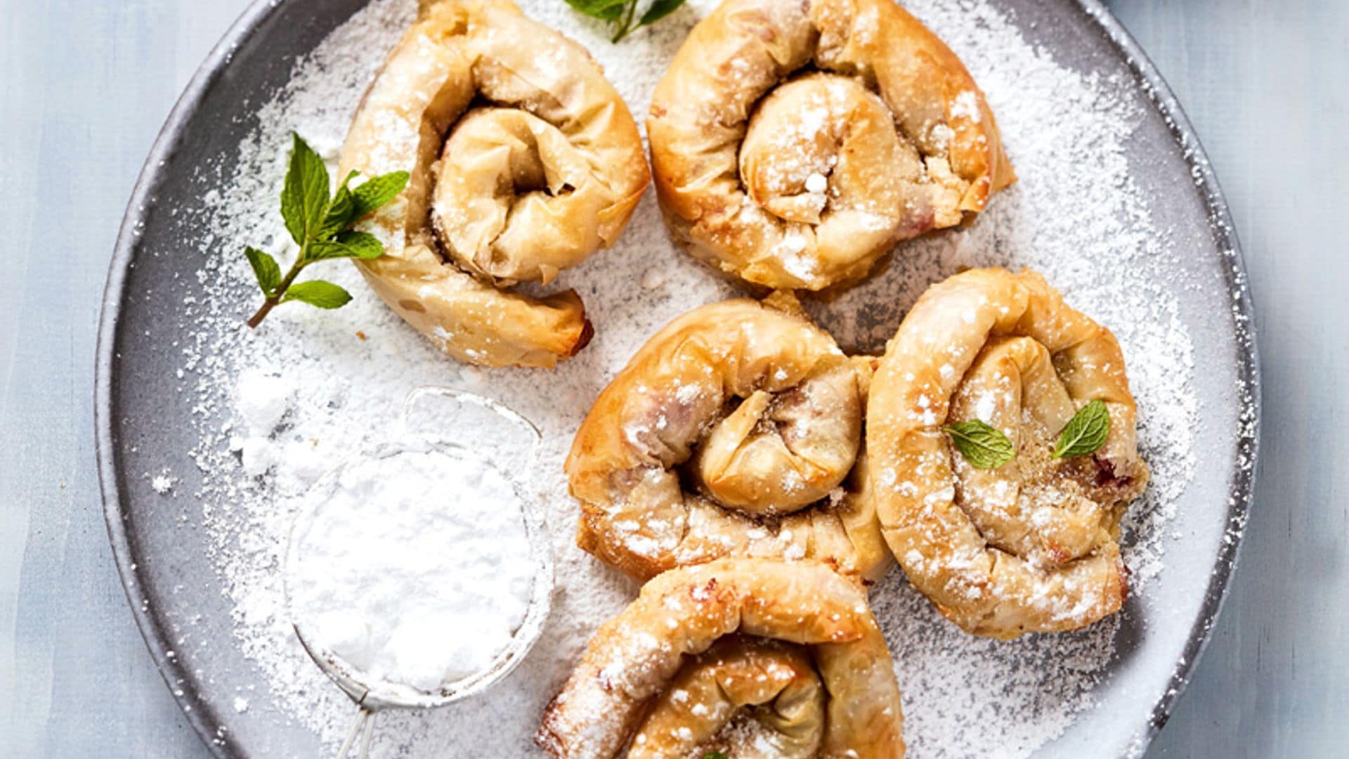 Roscos de almendras con confitura de higos