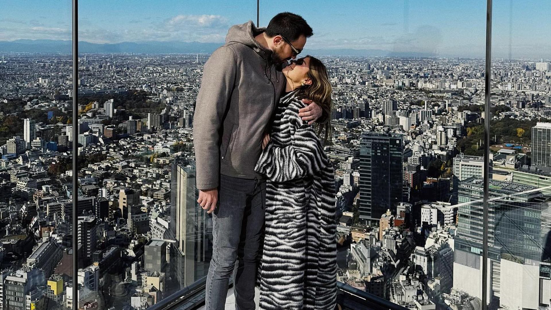 Enamorada, Sofía Castro comparte nuevos vistazos de su luna de miel con Pablo Bernot en Tokio