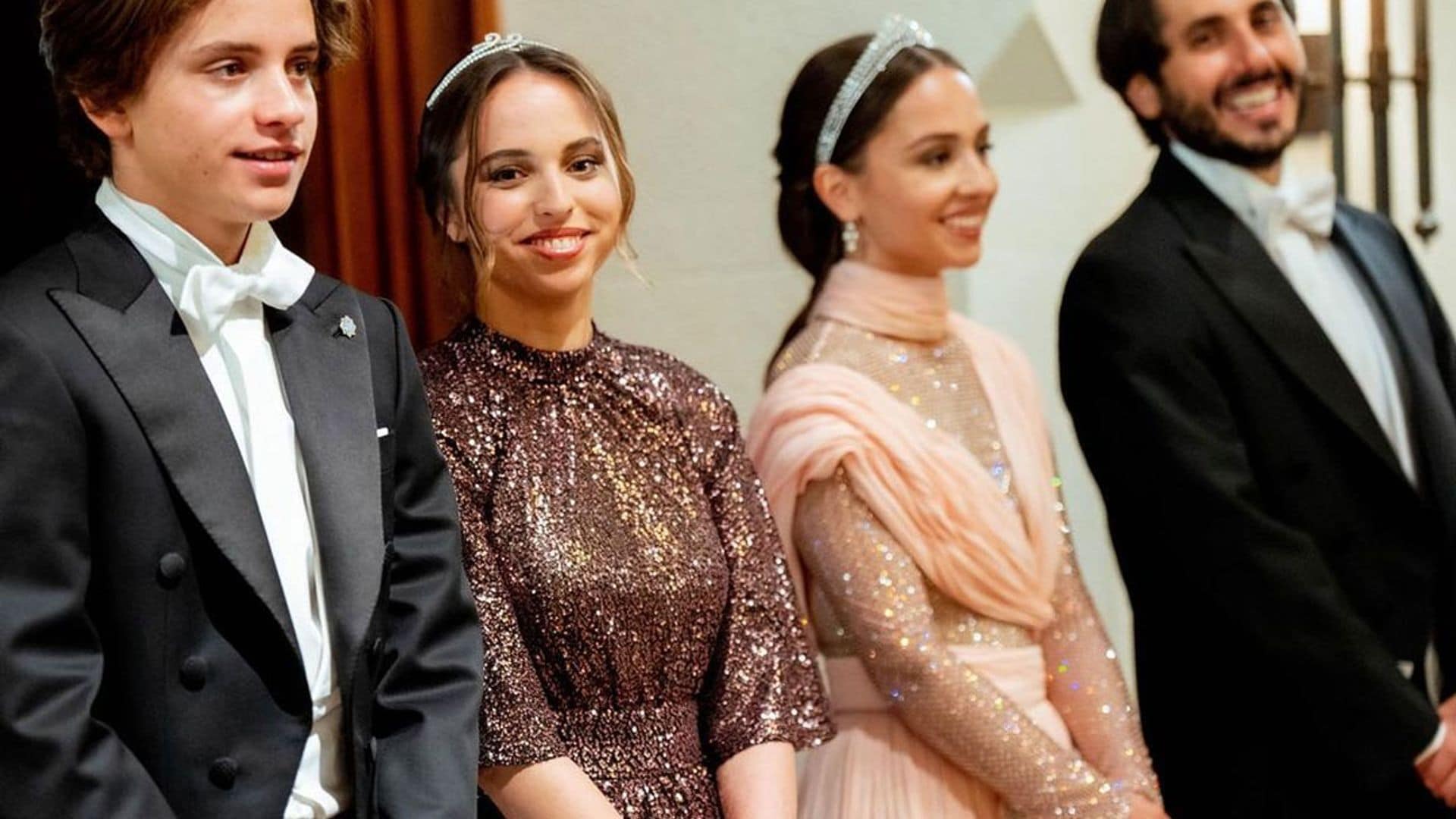 Iman y Salma de Jordania, radiantes con brillantes y tiaras familiares en la boda de su hermano