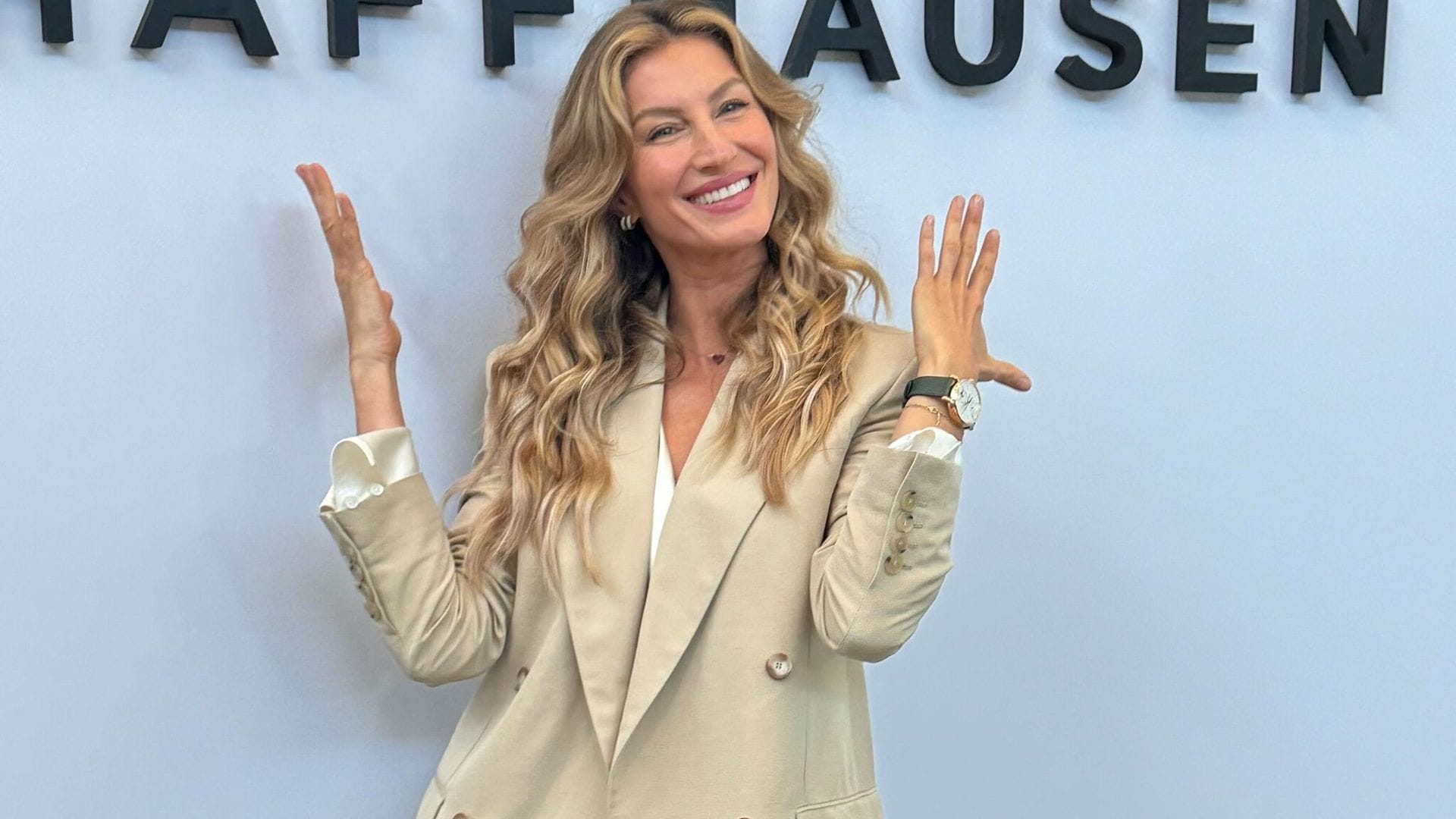 Exclusiva: Gisele Bündchen revela lo que aprendió del 2023 y su pasión por la moda atemporal