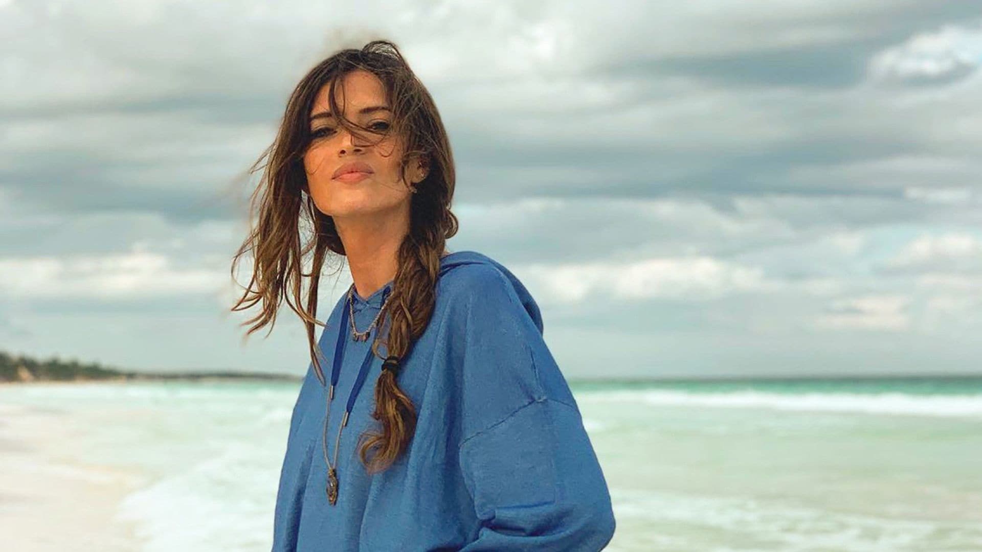Sara Carbonero se escapa al mar para 'reconectar' y manda un mensaje en forma de canción